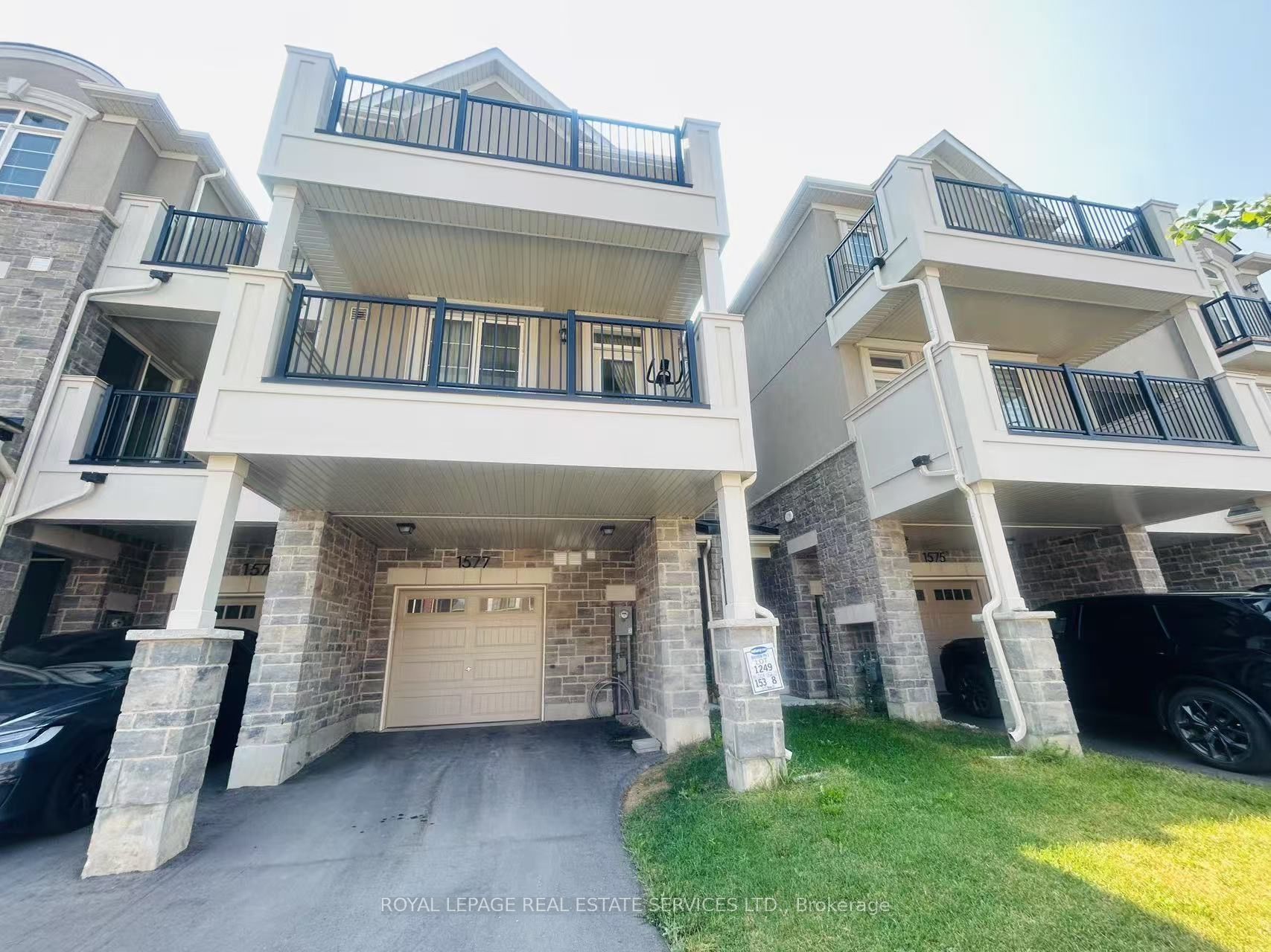1577 Moira Crescent Property Photo 1