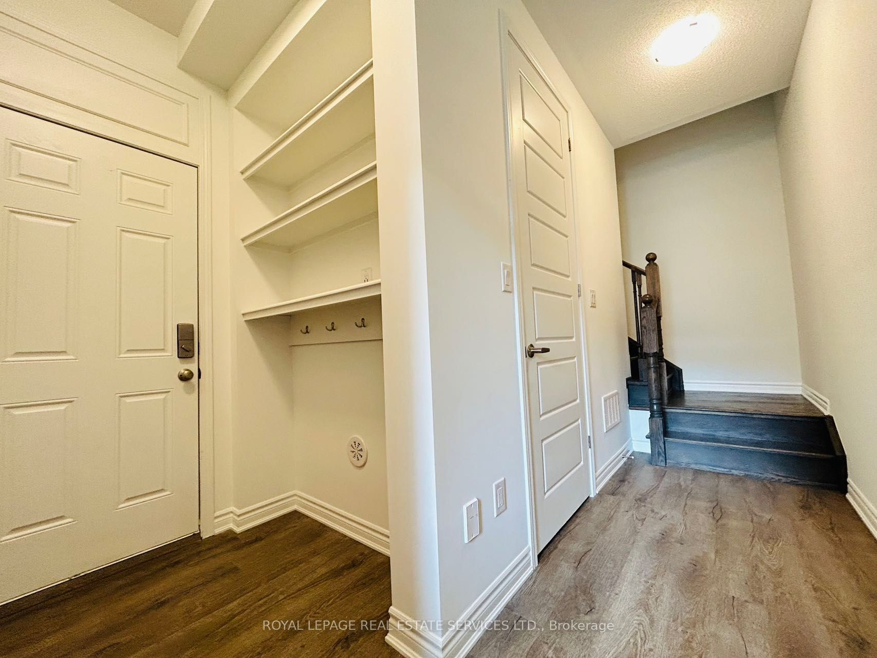 1577 Moira Crescent Property Photo 3