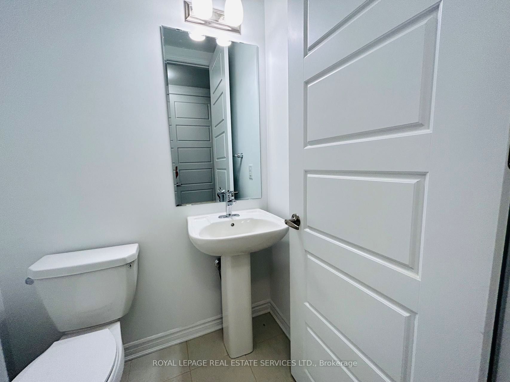 1577 Moira Crescent Property Photo 5