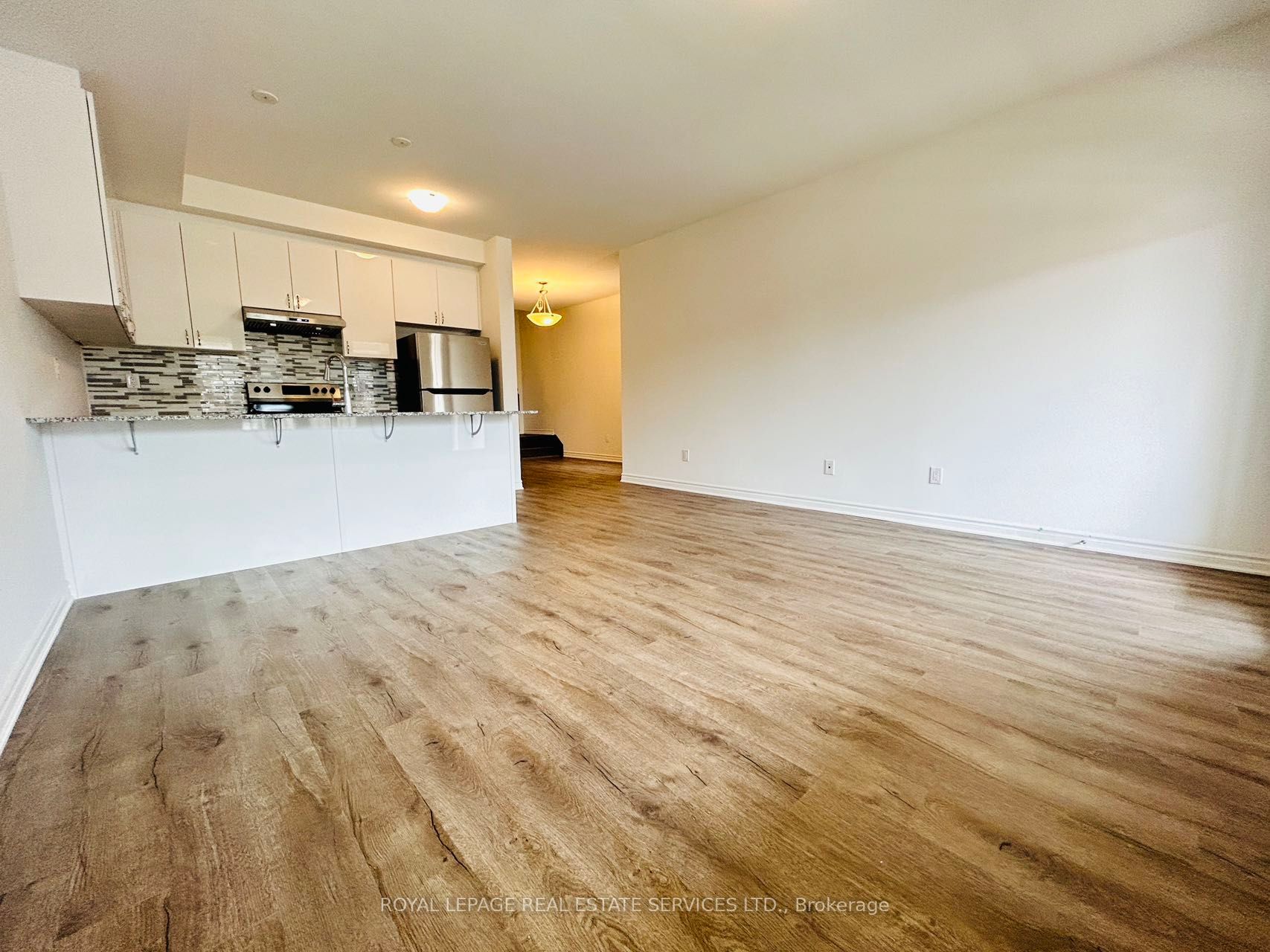 1577 Moira Crescent Property Photo 6