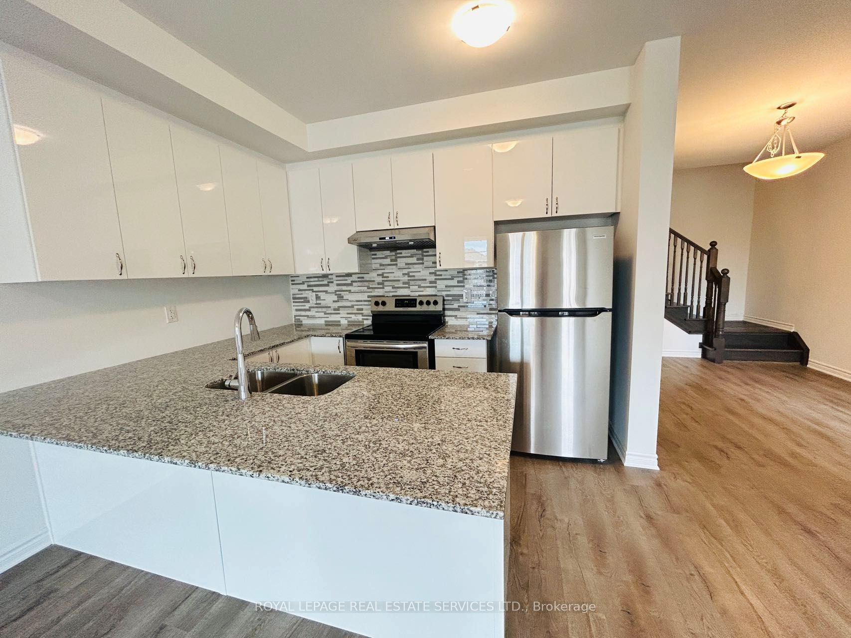 1577 Moira Crescent Property Photo 8