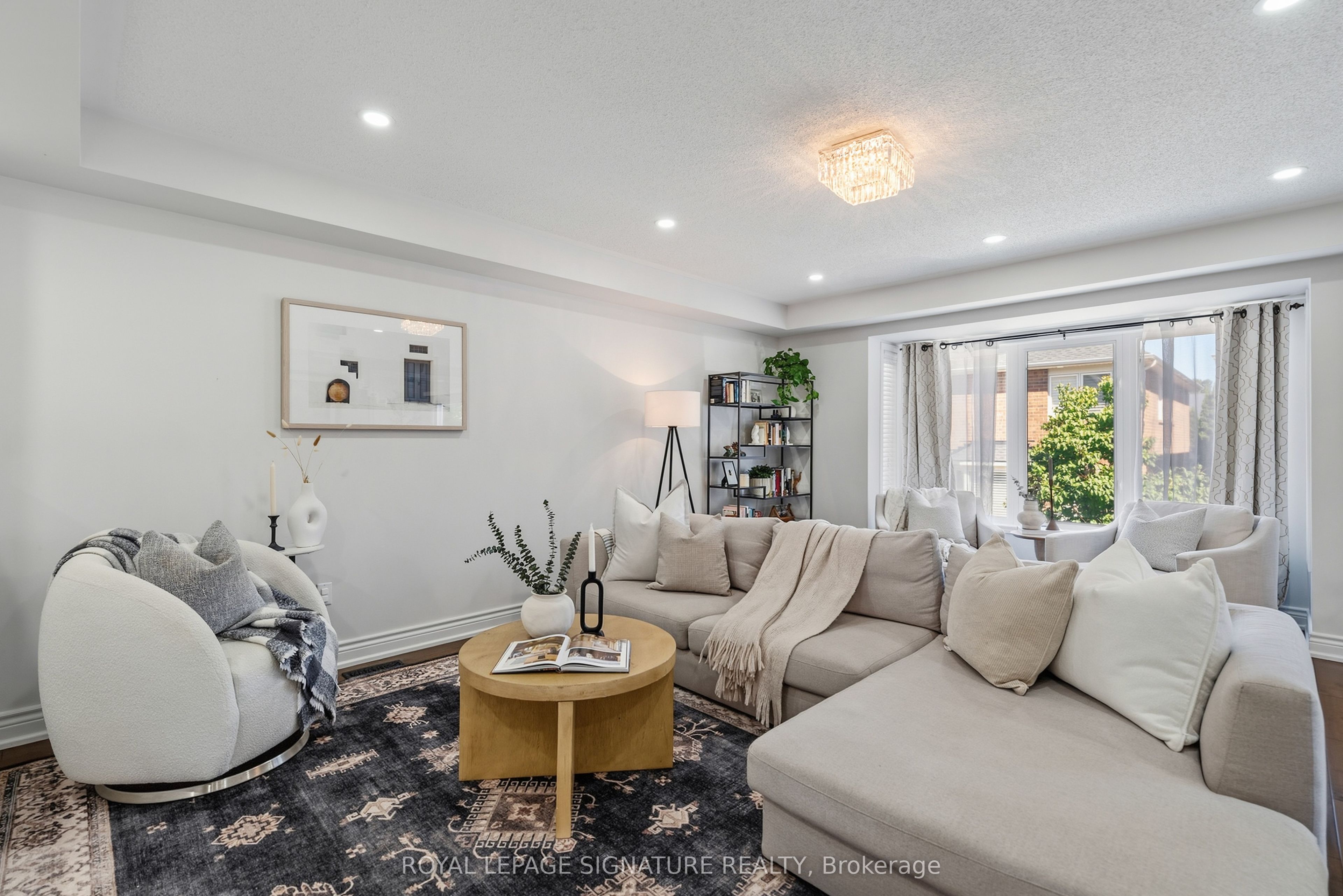 3195 Munson Crescent