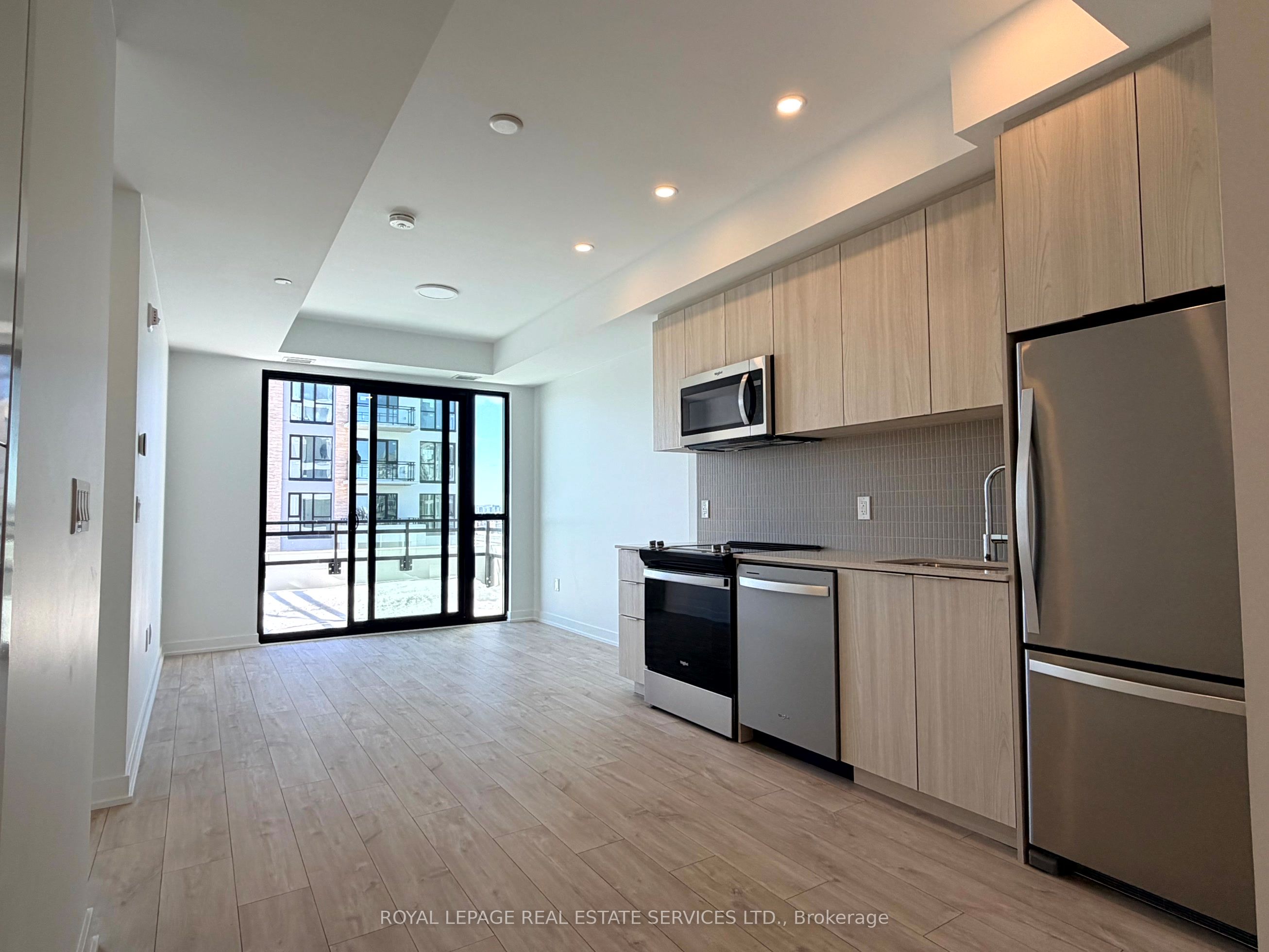 750 WHITLOCK Avenue 404 Property Photo 1