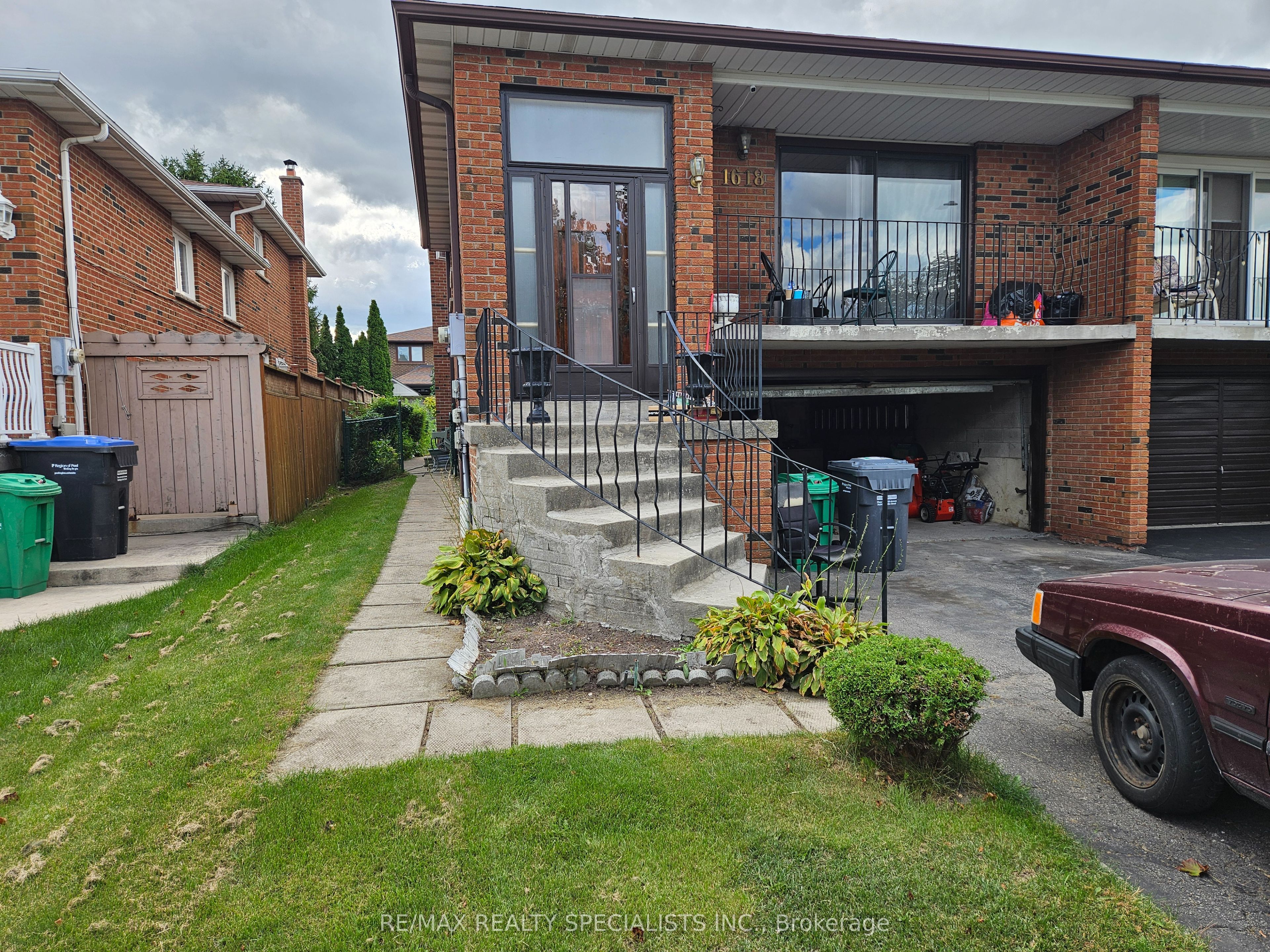 1618 Corkstone Glade (main Flr) Property Photo 2