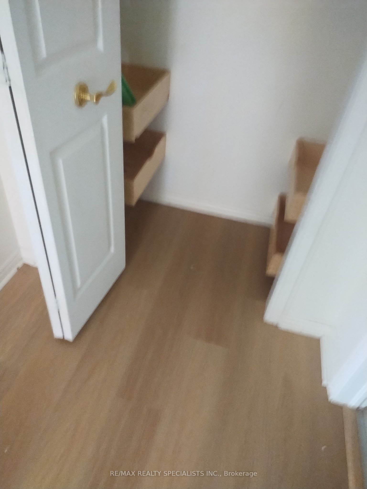 1618 Corkstone Glade (main Flr) Property Photo 3