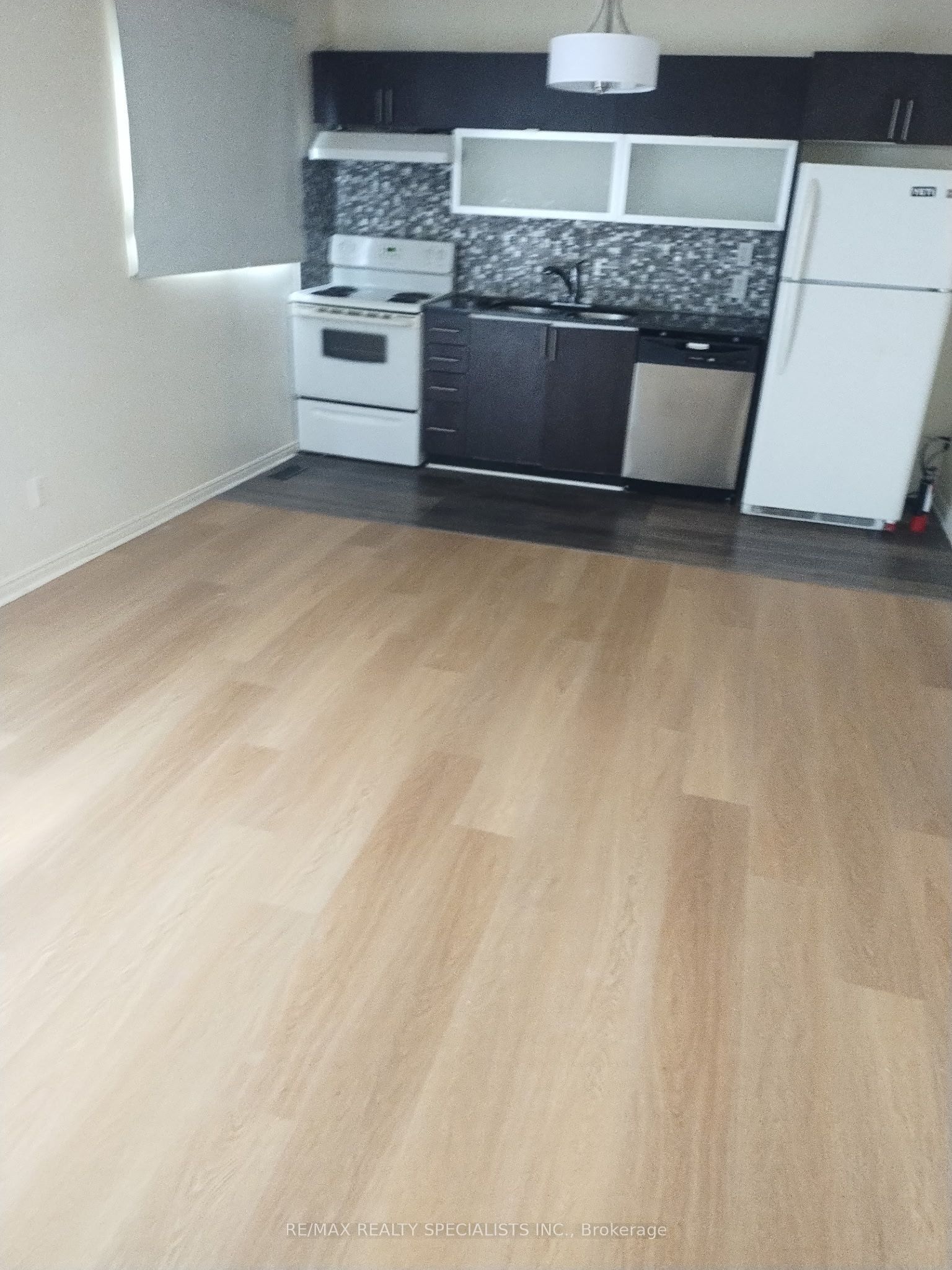 1618 Corkstone Glade (main Flr) Property Photo 5