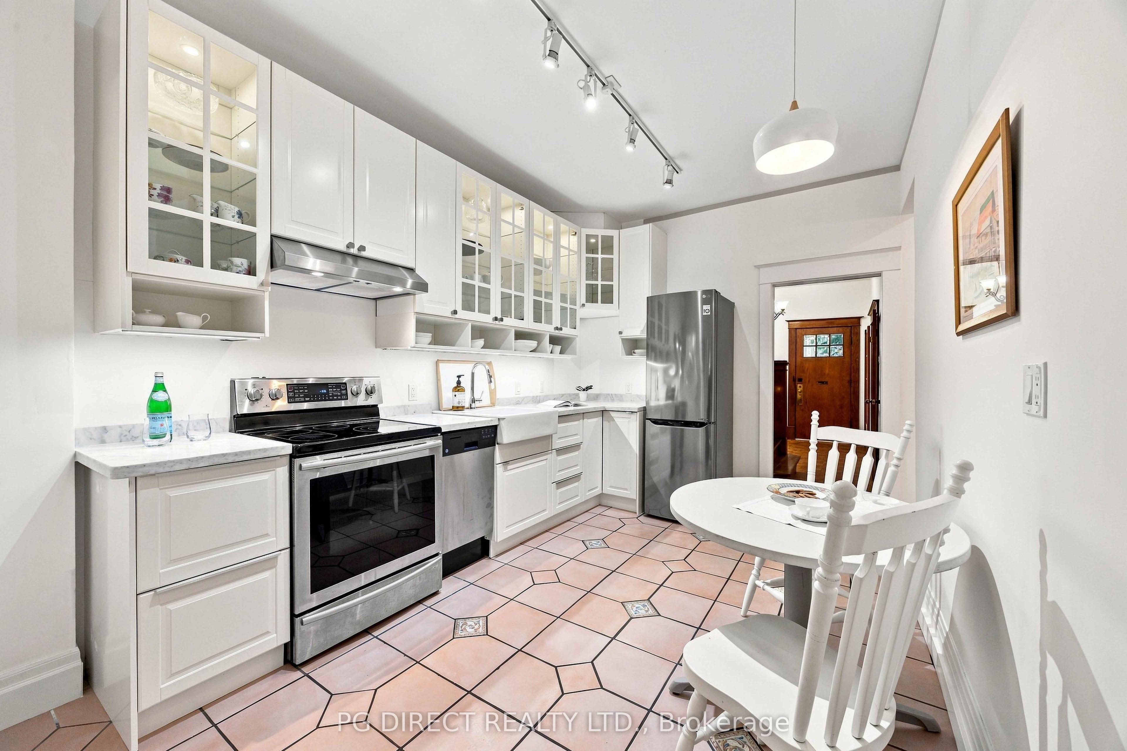 13 Evelyn Crescent Property Photo 6