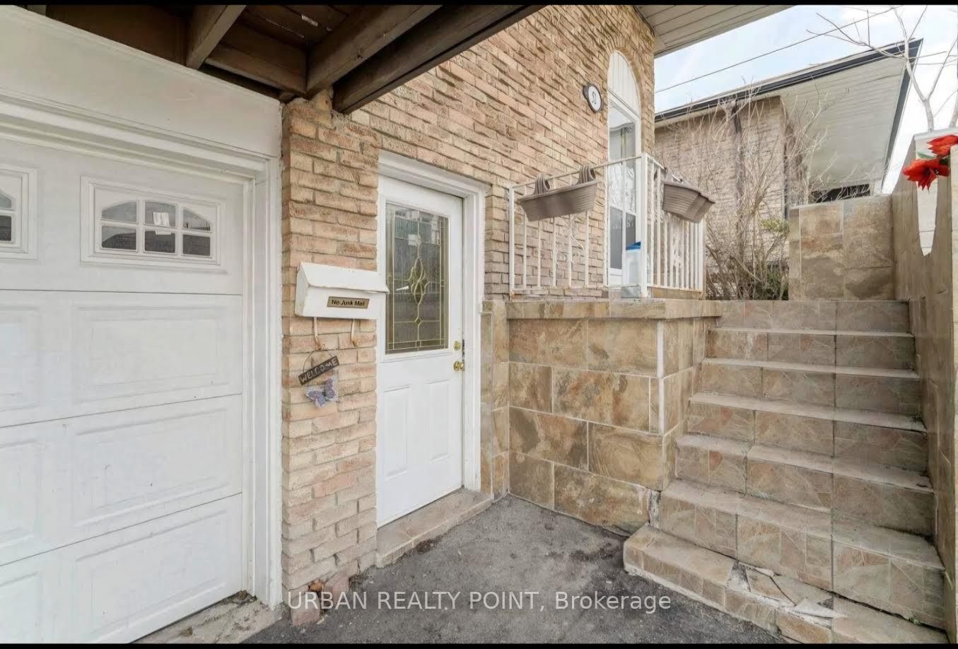 52 Fallway Road E Property Photo 2