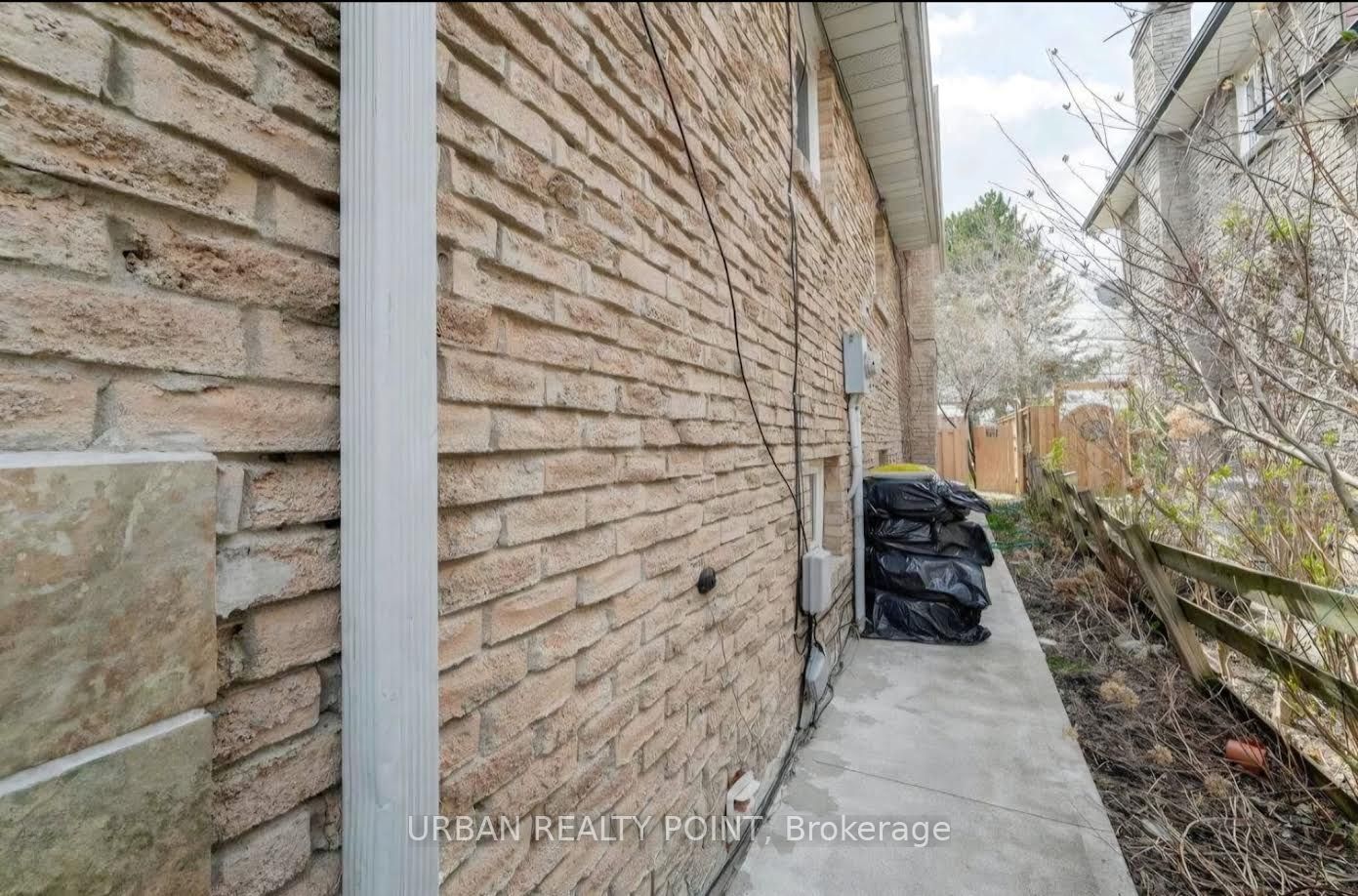 52 Fallway Road E Property Photo 18
