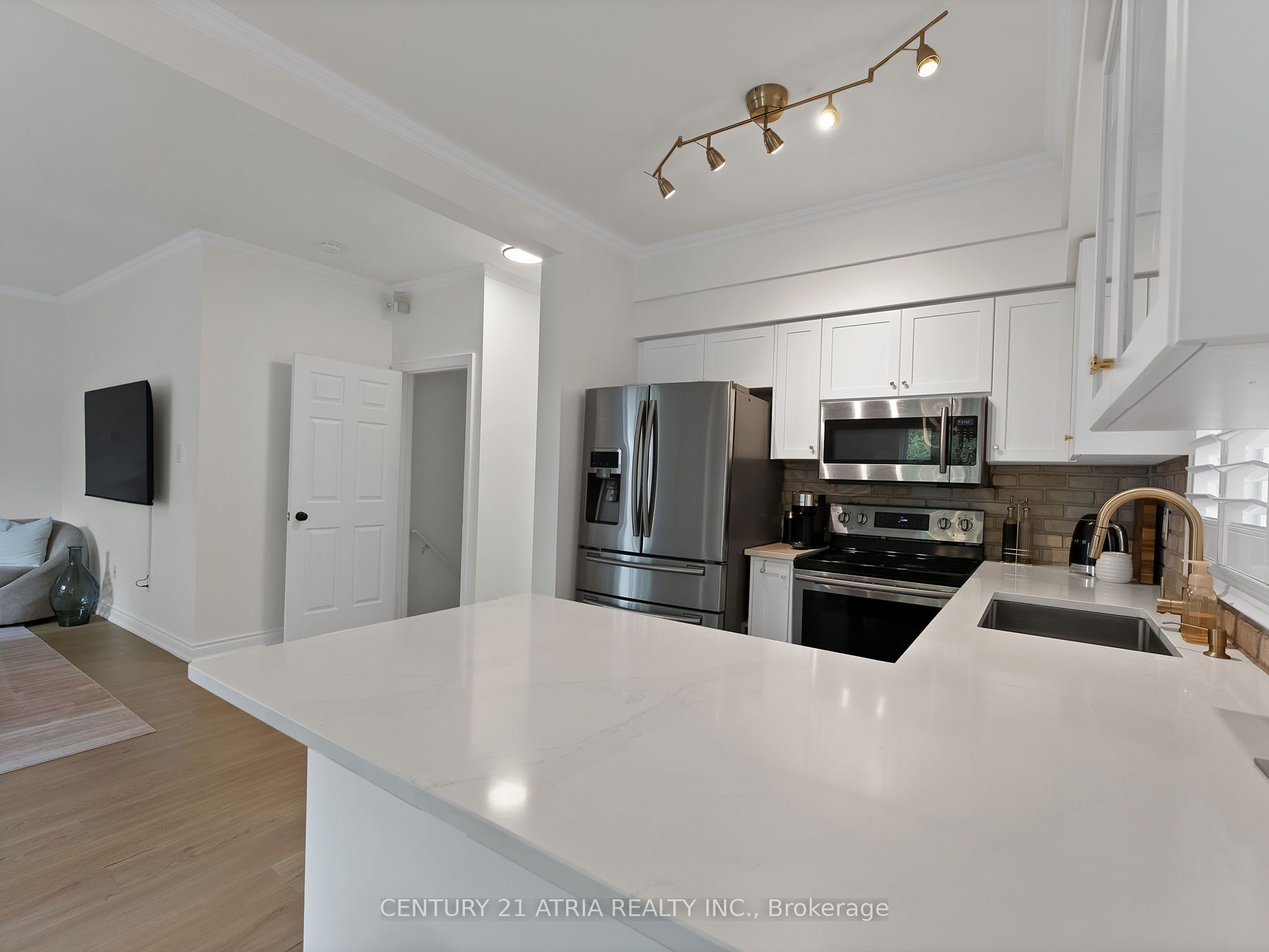 214 Ellis Crescent Property Photo 9