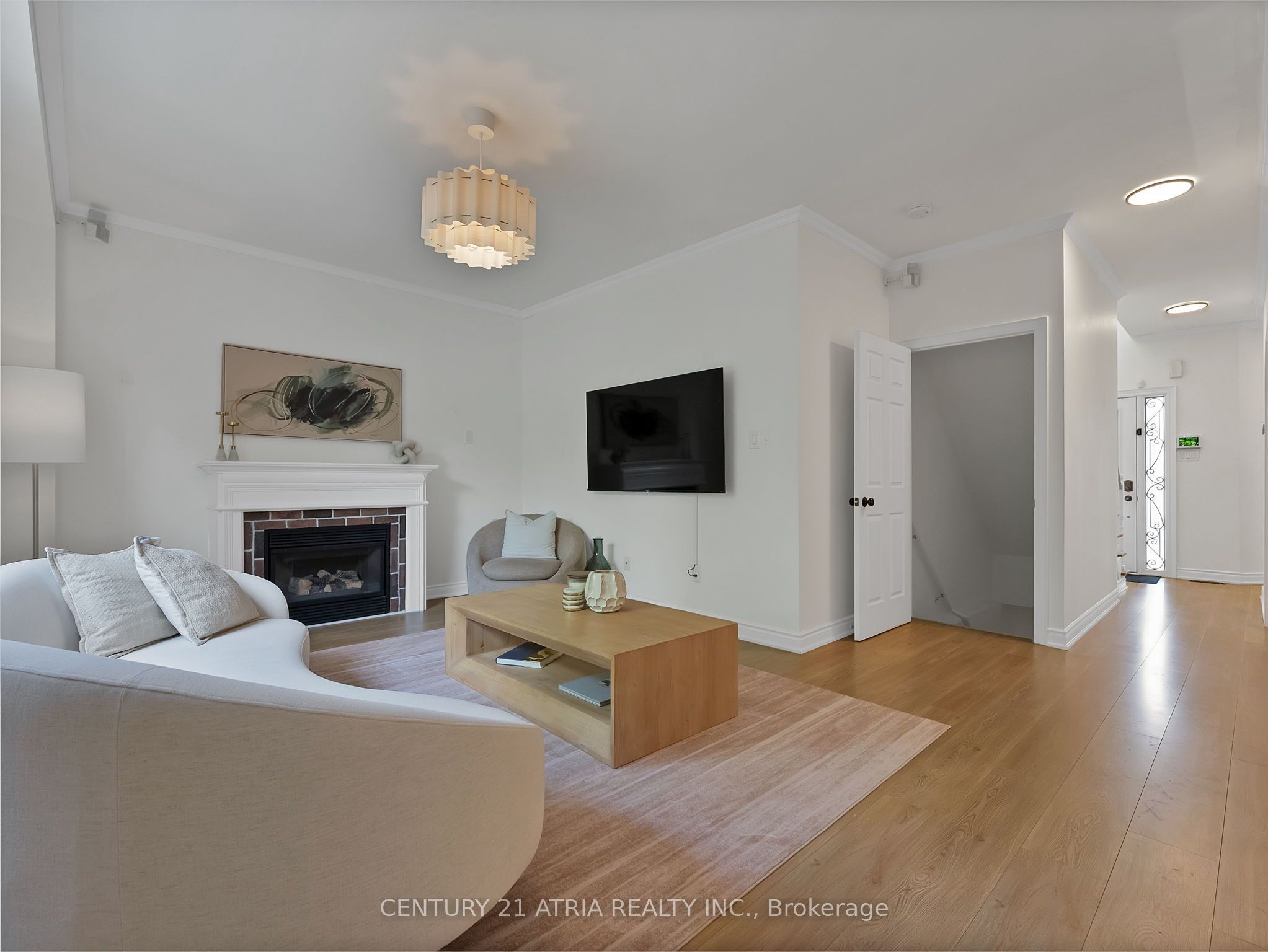 214 Ellis Crescent Property Photo 11