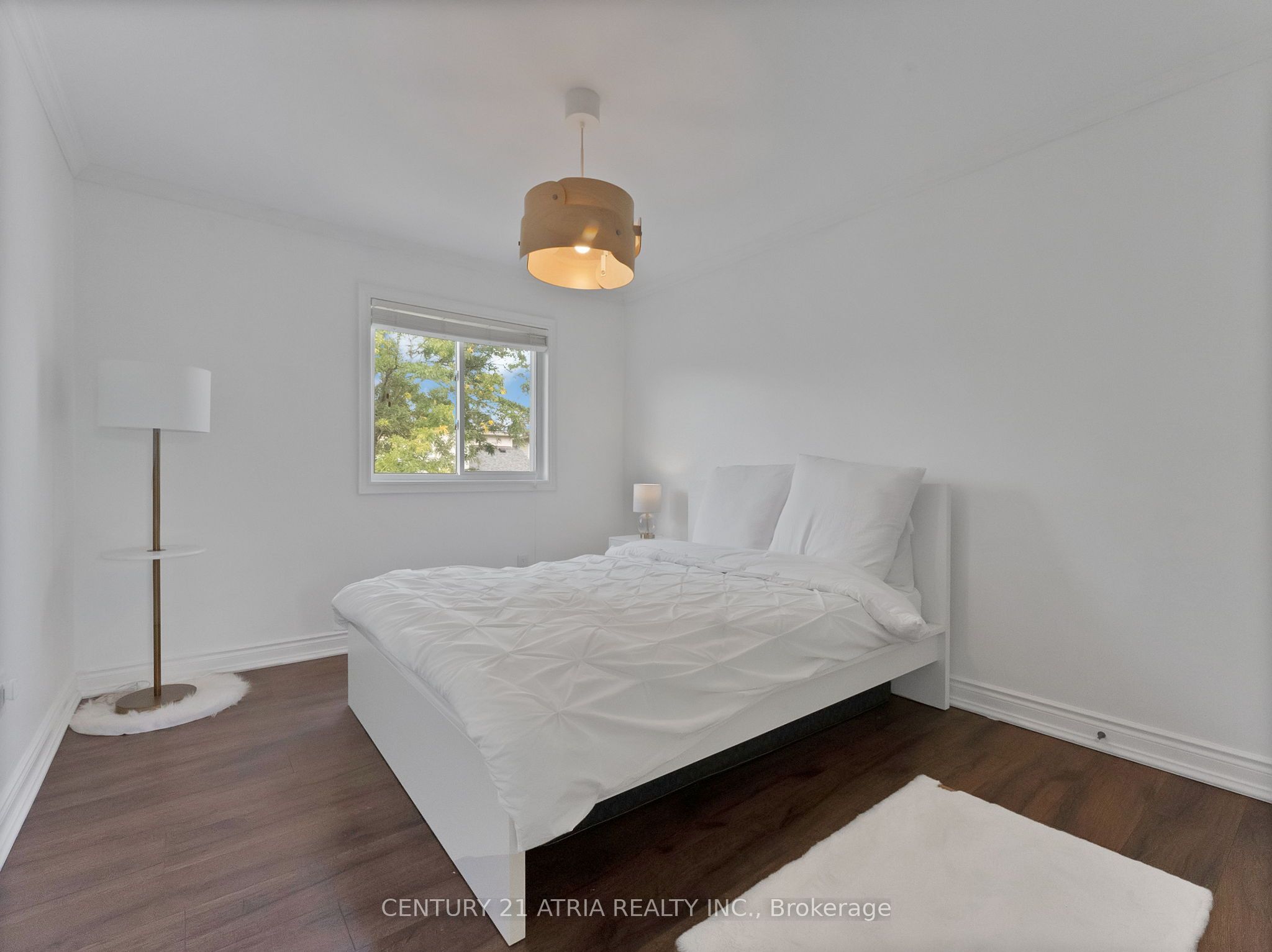 214 Ellis Crescent Property Photo 20