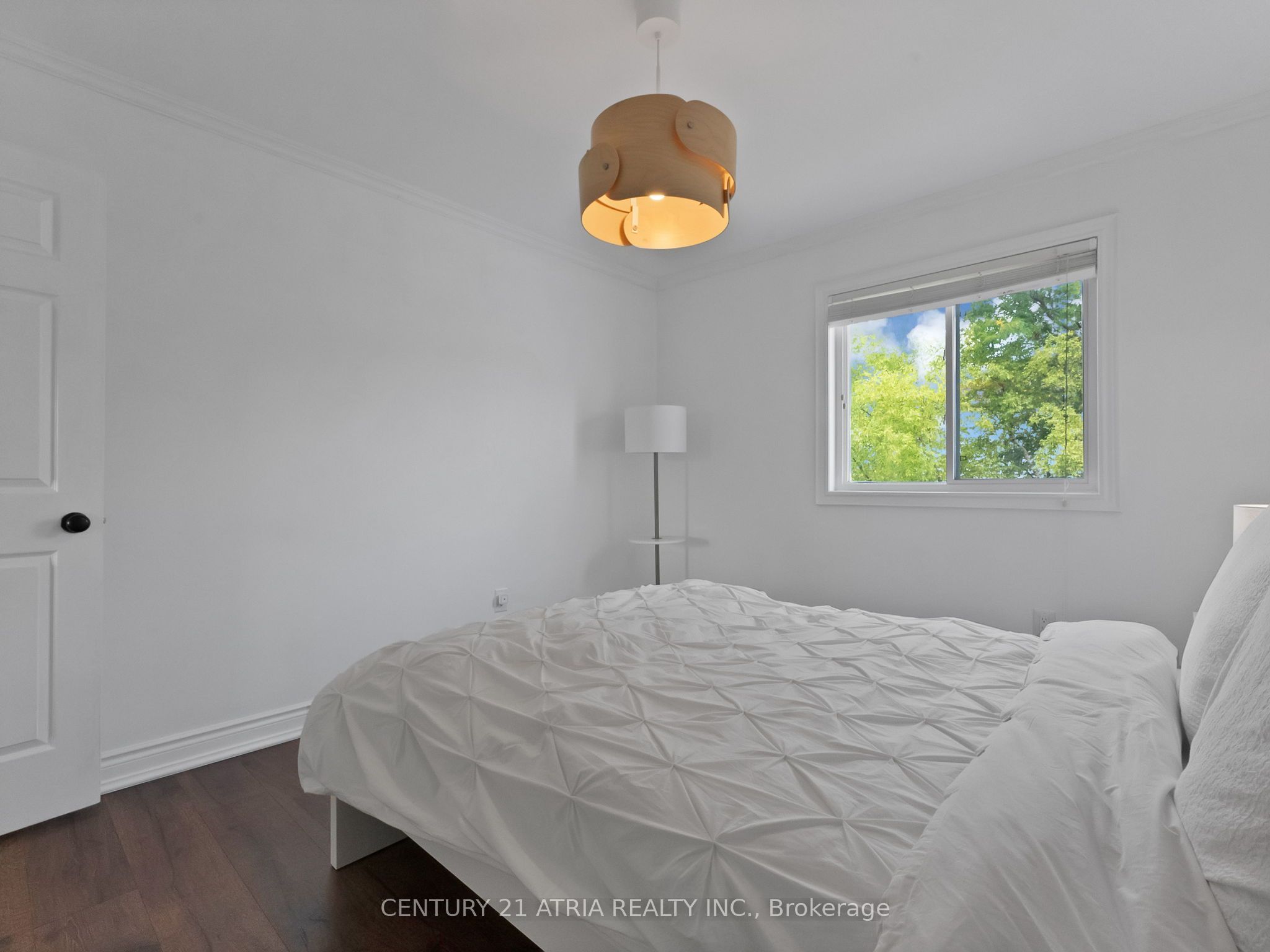 214 Ellis Crescent Property Photo 21