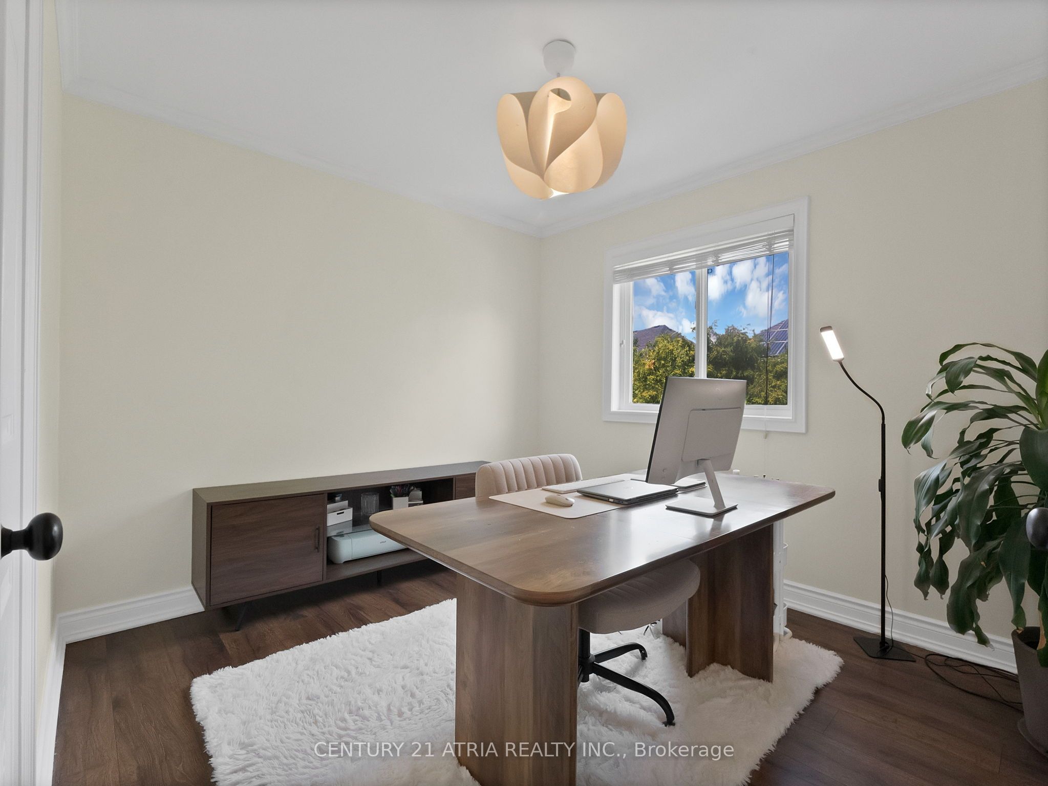 214 Ellis Crescent Property Photo 25