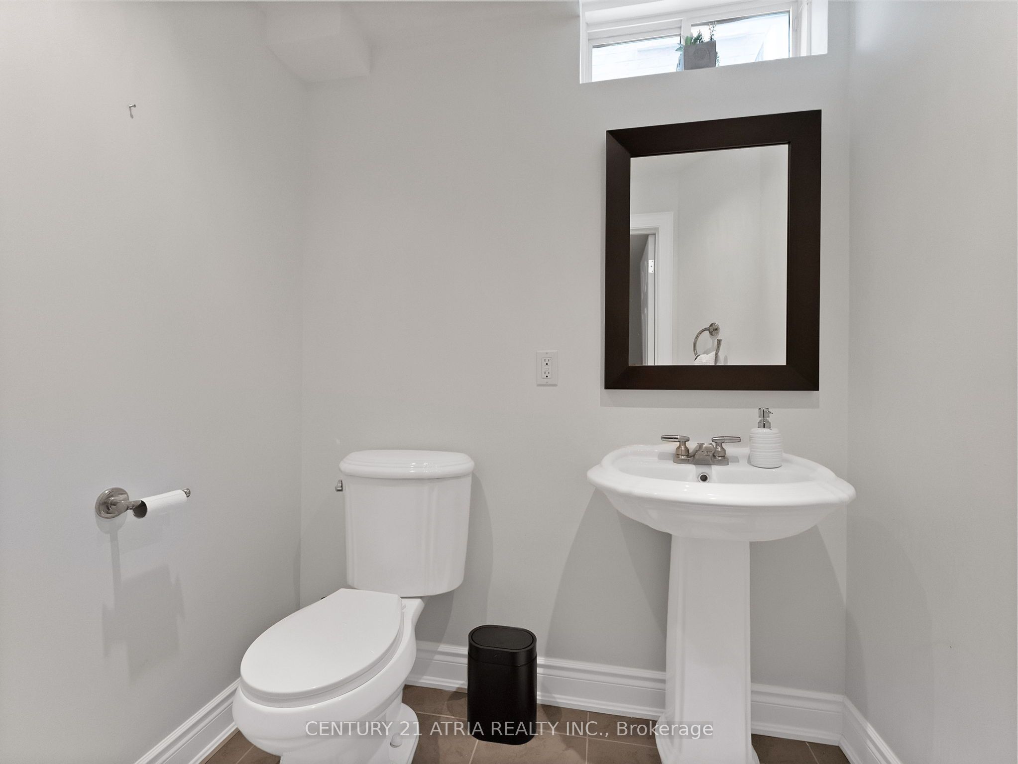 214 Ellis Crescent Property Photo 32