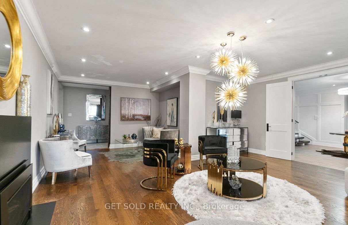 2552 Jarvis Street Property Photo 8