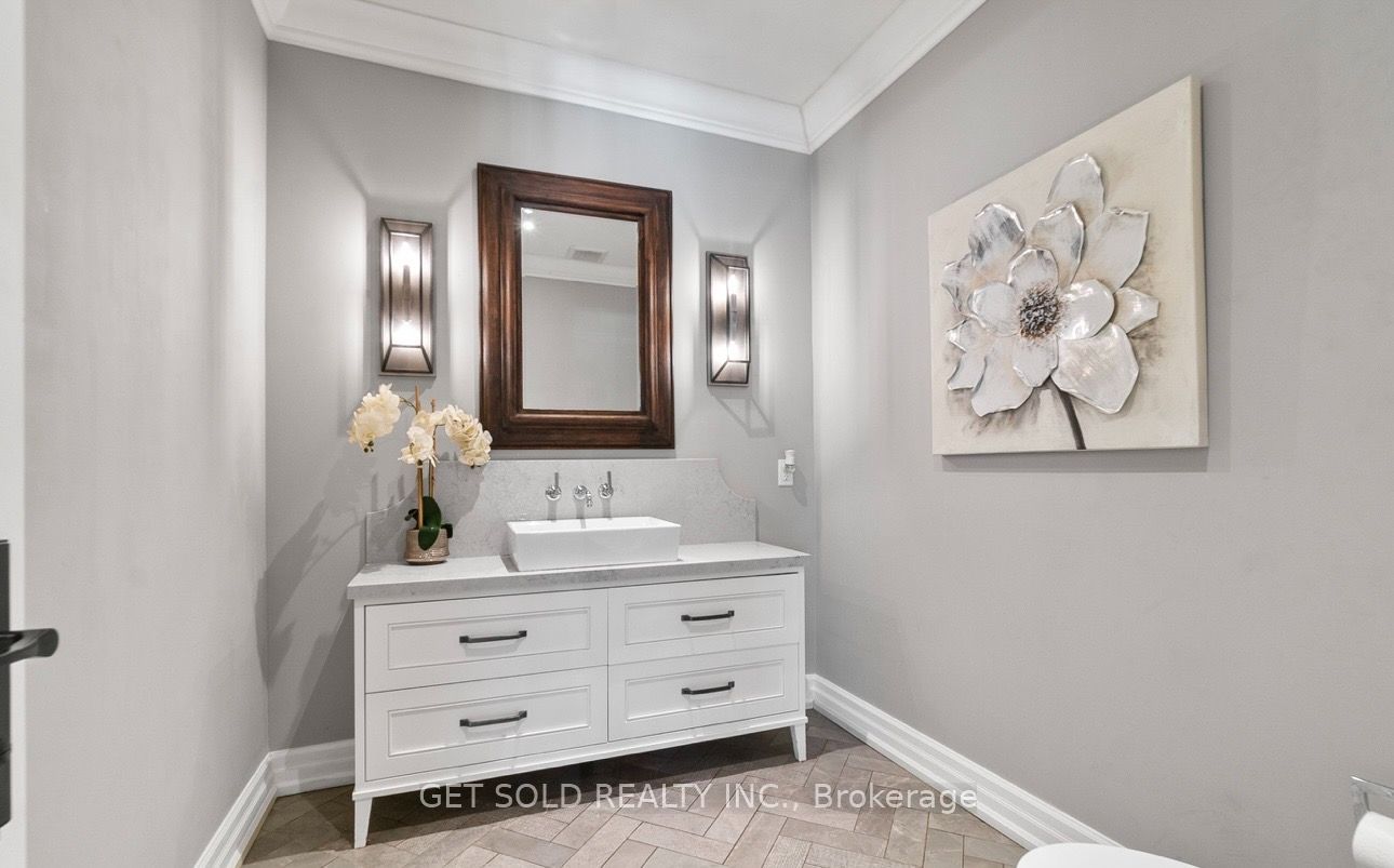 2552 Jarvis Street Property Photo 17