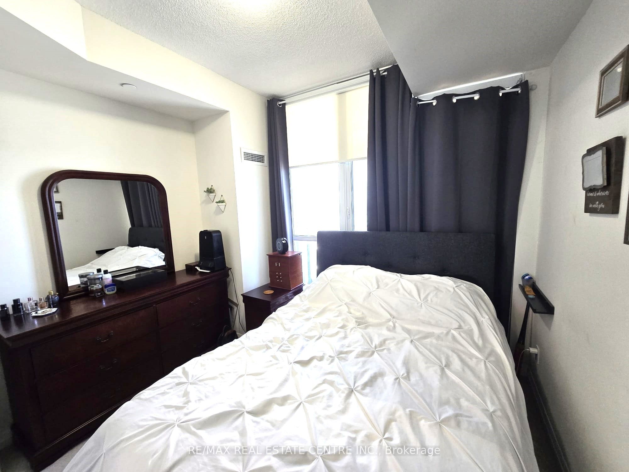 75 Eglinton Avenue W 2301 Property Photo 8