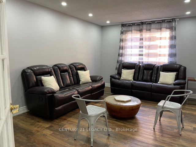25 Kentucky Drive (upper) Property Photo 7