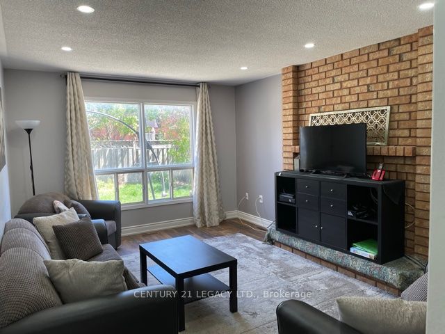 25 Kentucky Drive (upper) Property Photo 11
