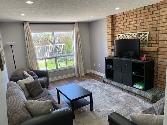 25 Kentucky Drive (upper) Property Photo 12