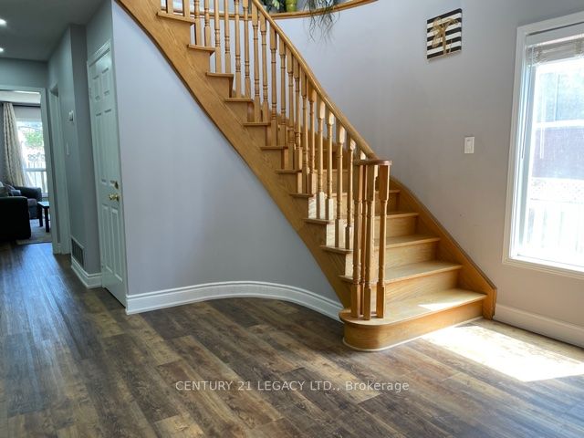 25 Kentucky Drive (upper) Property Photo 18
