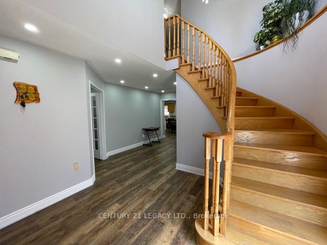 25 Kentucky Drive (upper) Property Photo 19