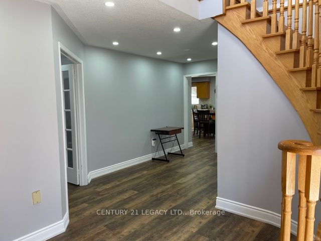 25 Kentucky Drive (upper) Property Photo 20