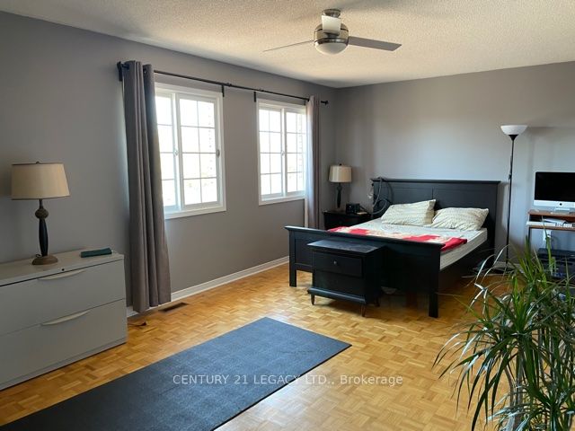 25 Kentucky Drive (upper) Property Photo 23