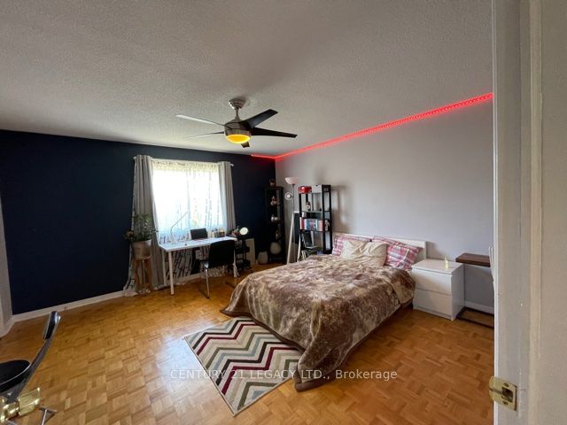 25 Kentucky Drive (upper) Property Photo 27