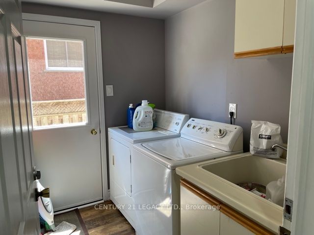 25 Kentucky Drive (upper) Property Photo 36