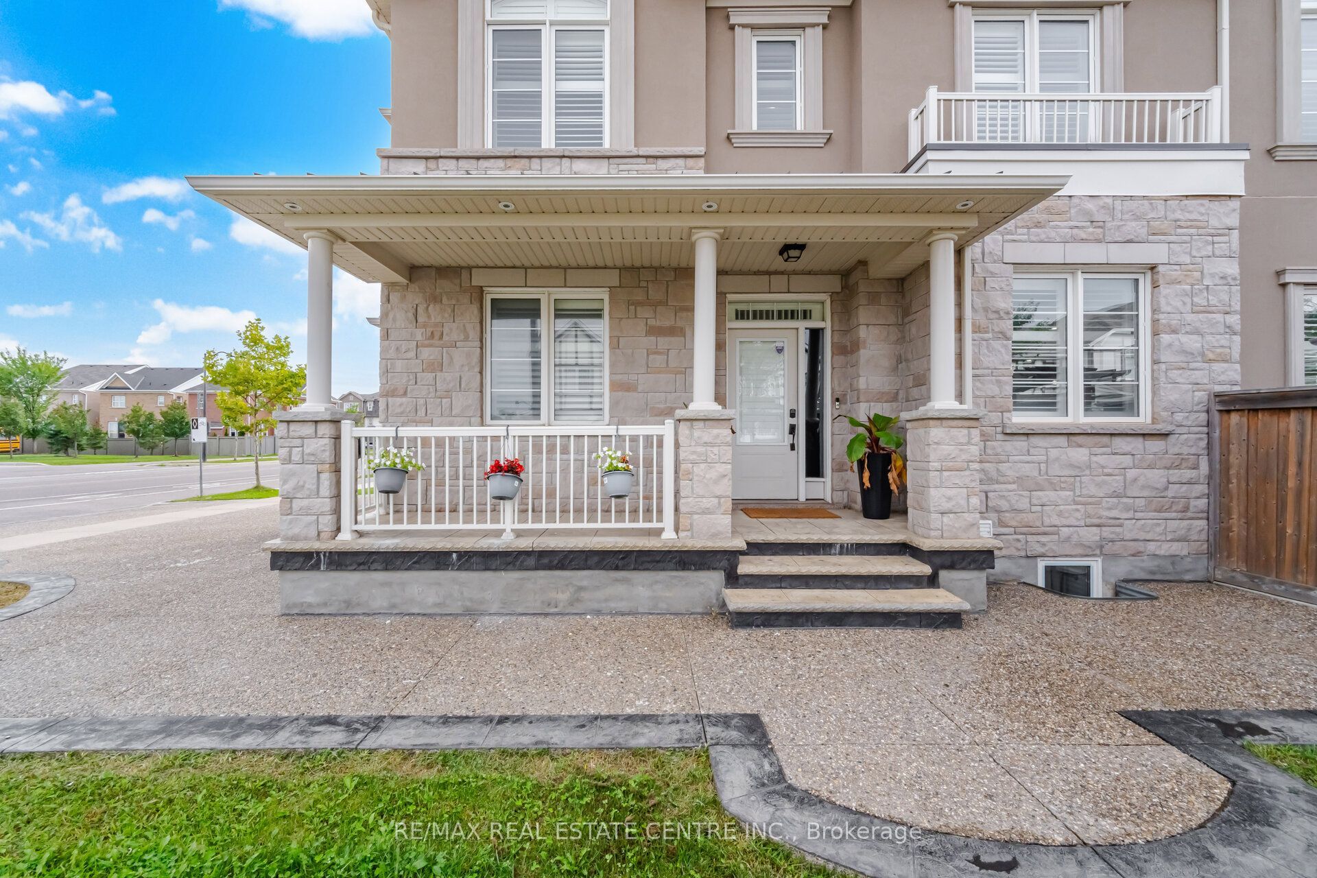 153 Whitlock Avenue Property Photo 3