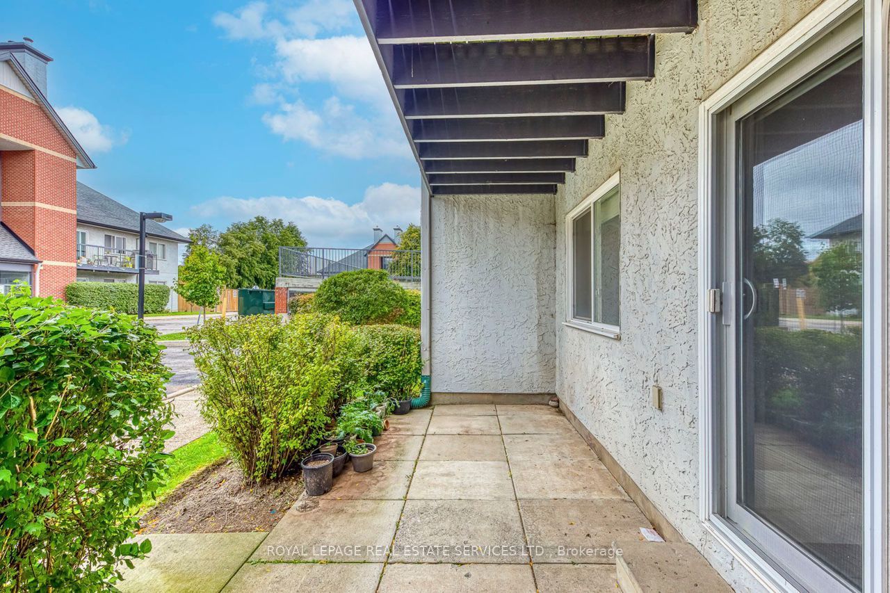 1450 Glen Abbey Gate 911 Property Photo 3