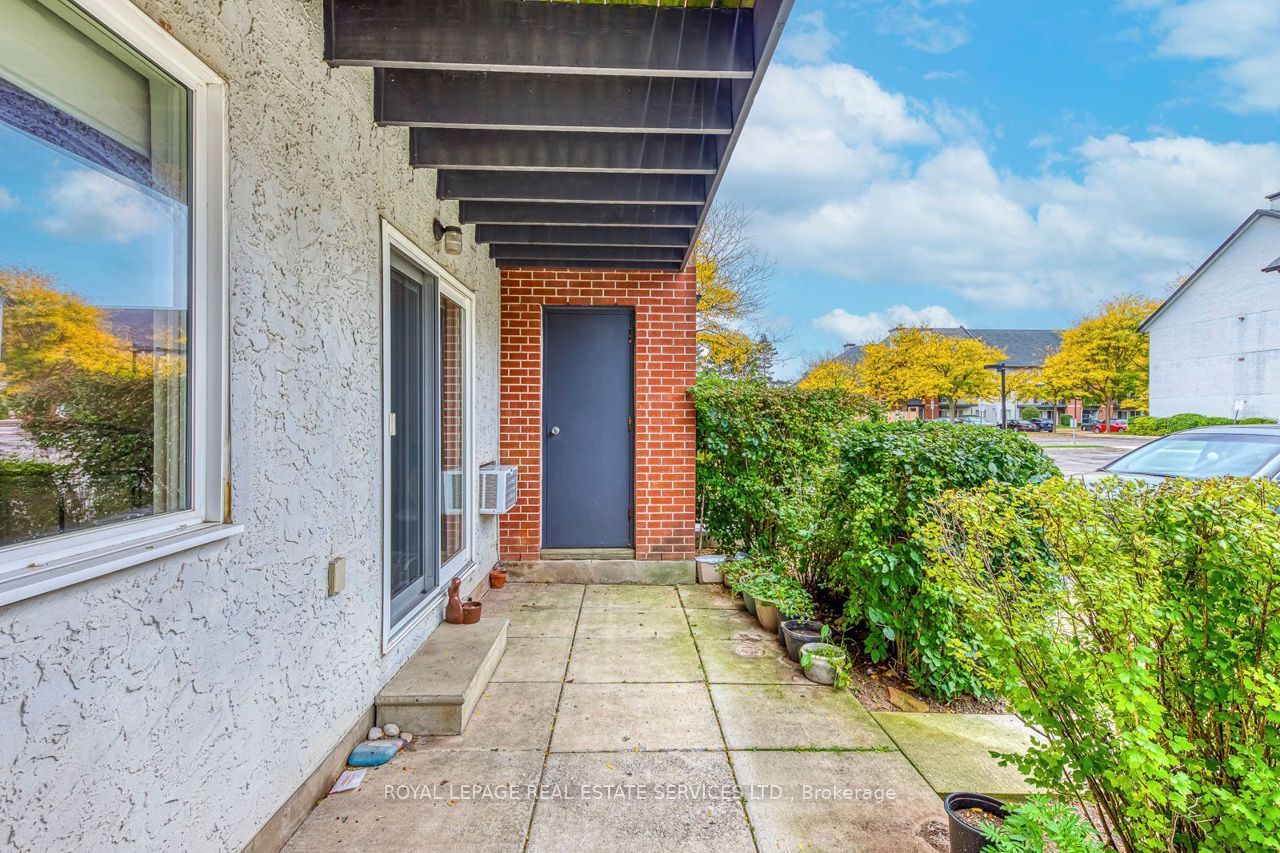 1450 Glen Abbey Gate 911 Property Photo 4