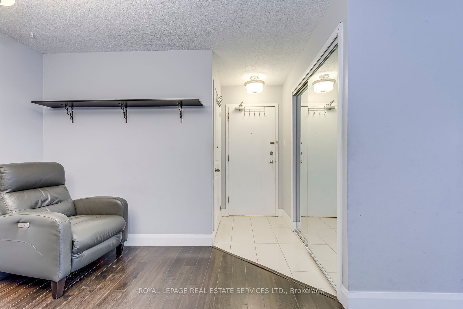 1450 Glen Abbey Gate 911 Property Photo 7