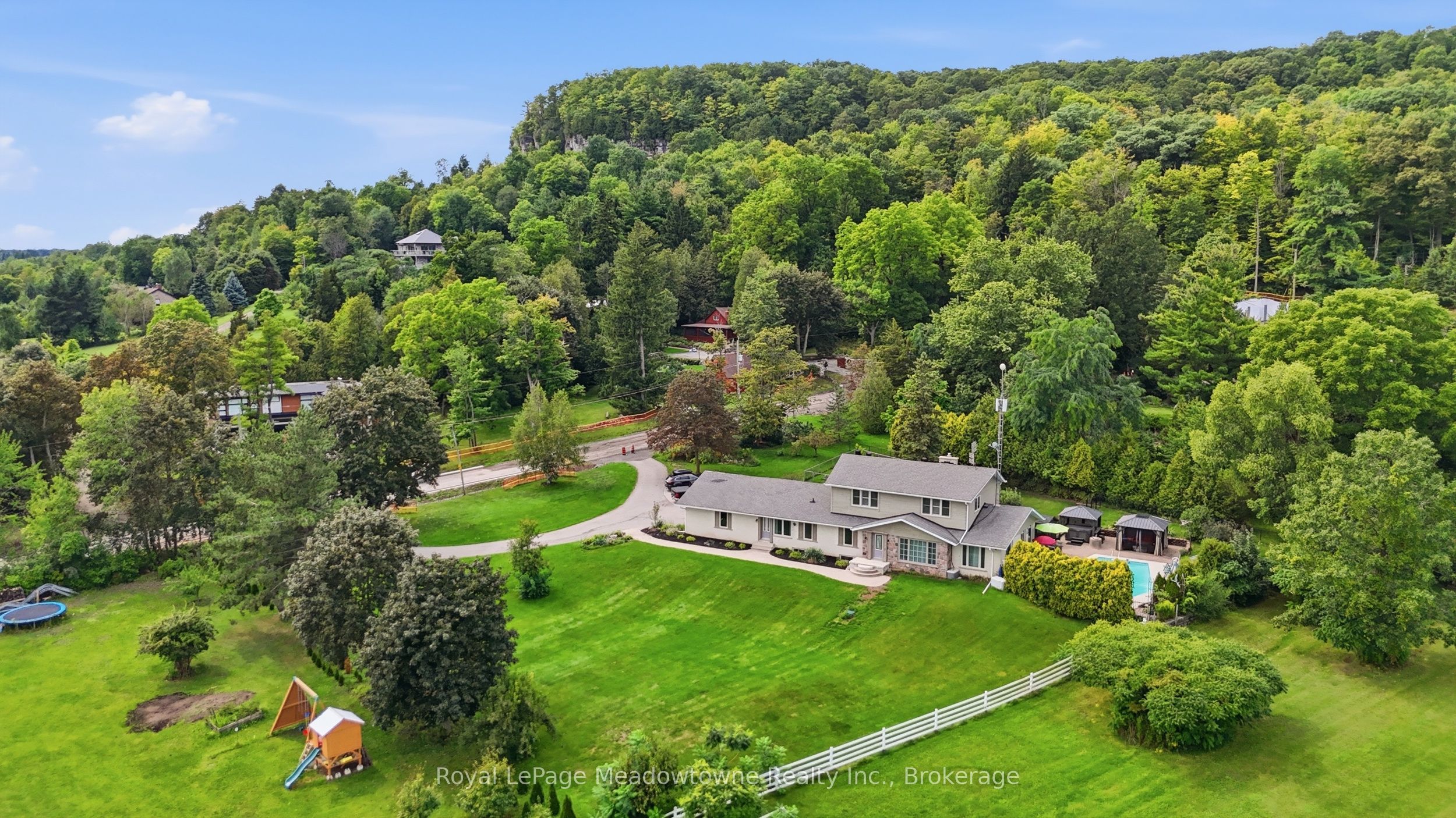 7053 Appleby Line Property Photo 1