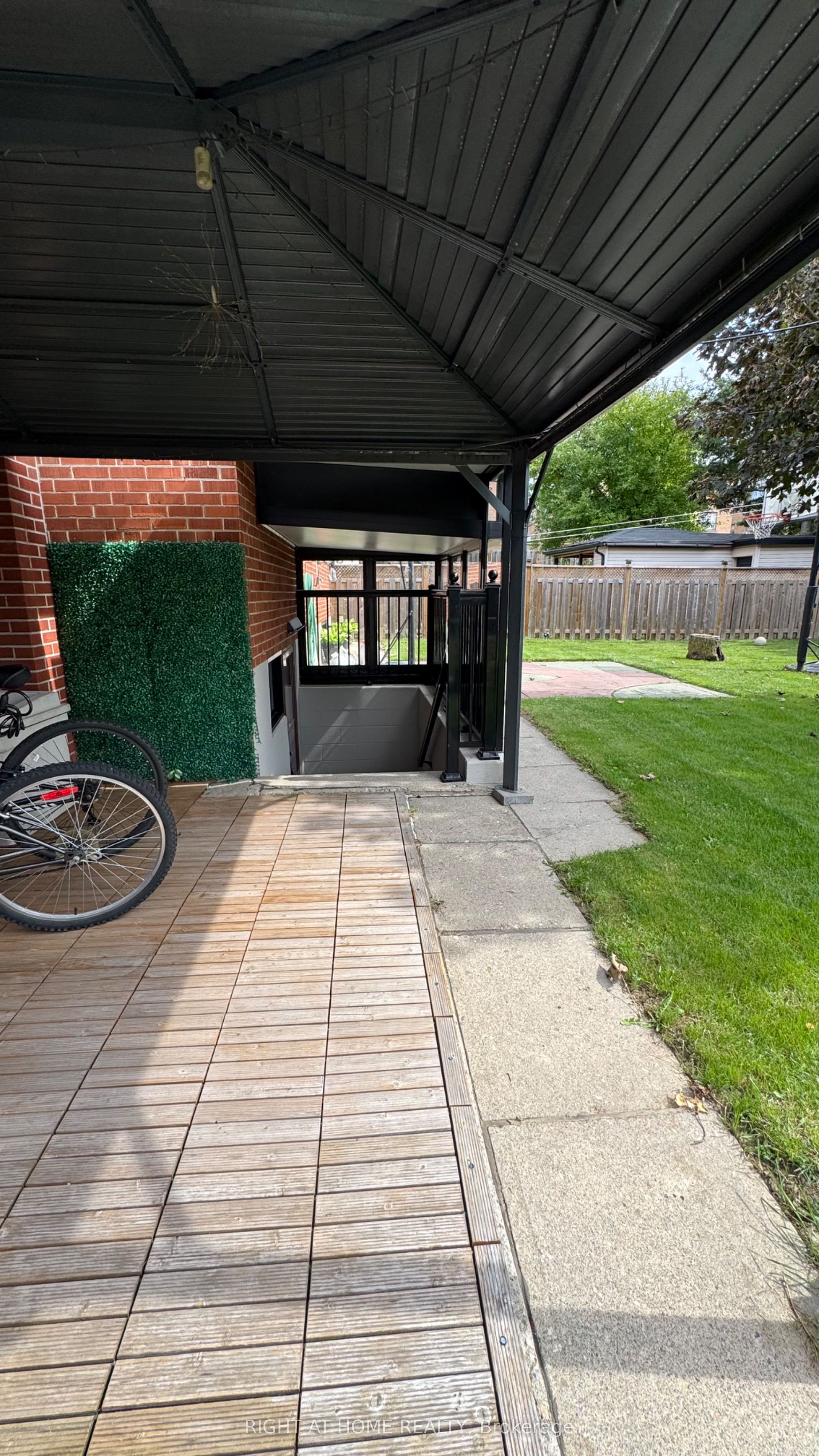 31 Whitburn Crescent Lower Level Property Photo 3