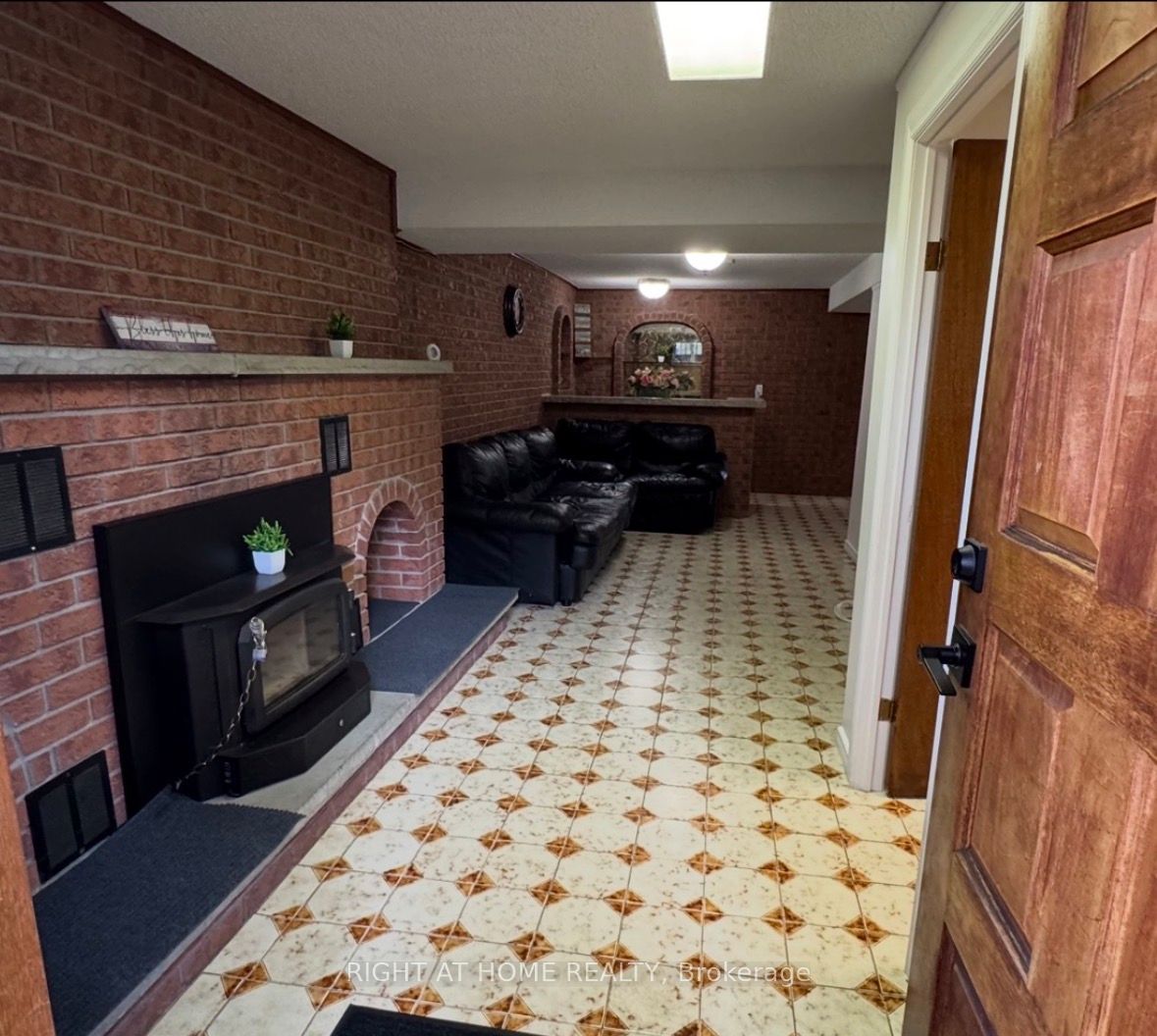 31 Whitburn Crescent Lower Level Property Photo 5