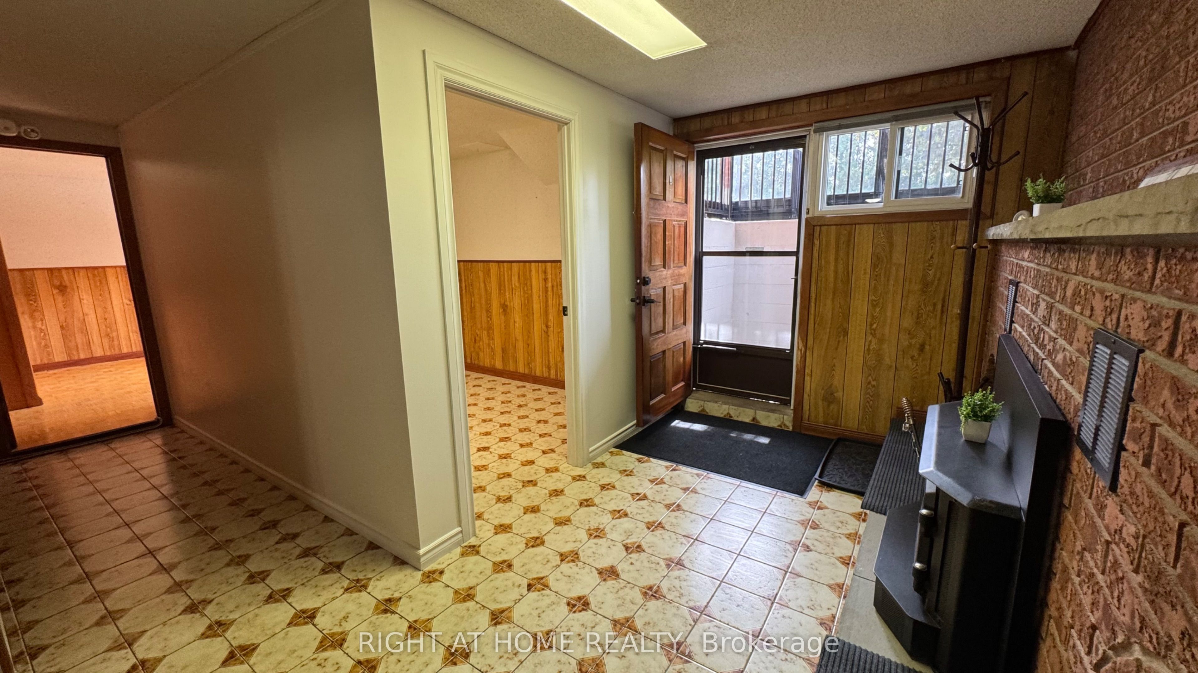 31 Whitburn Crescent Lower Level Property Photo 6