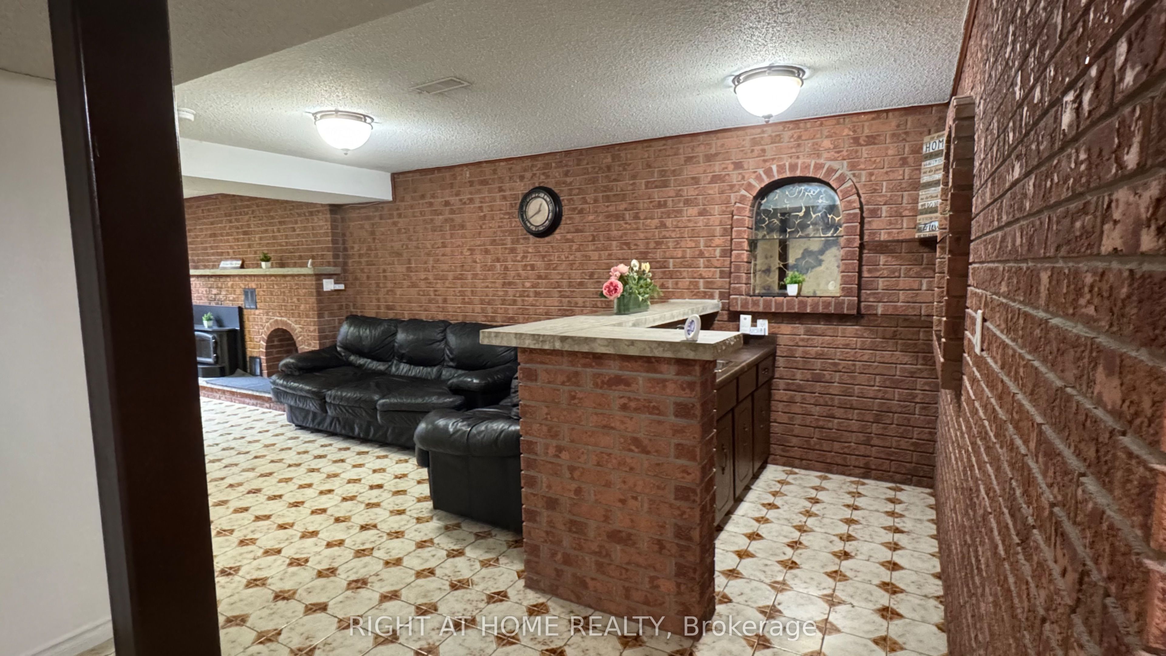 31 Whitburn Crescent Lower Level Property Photo 7