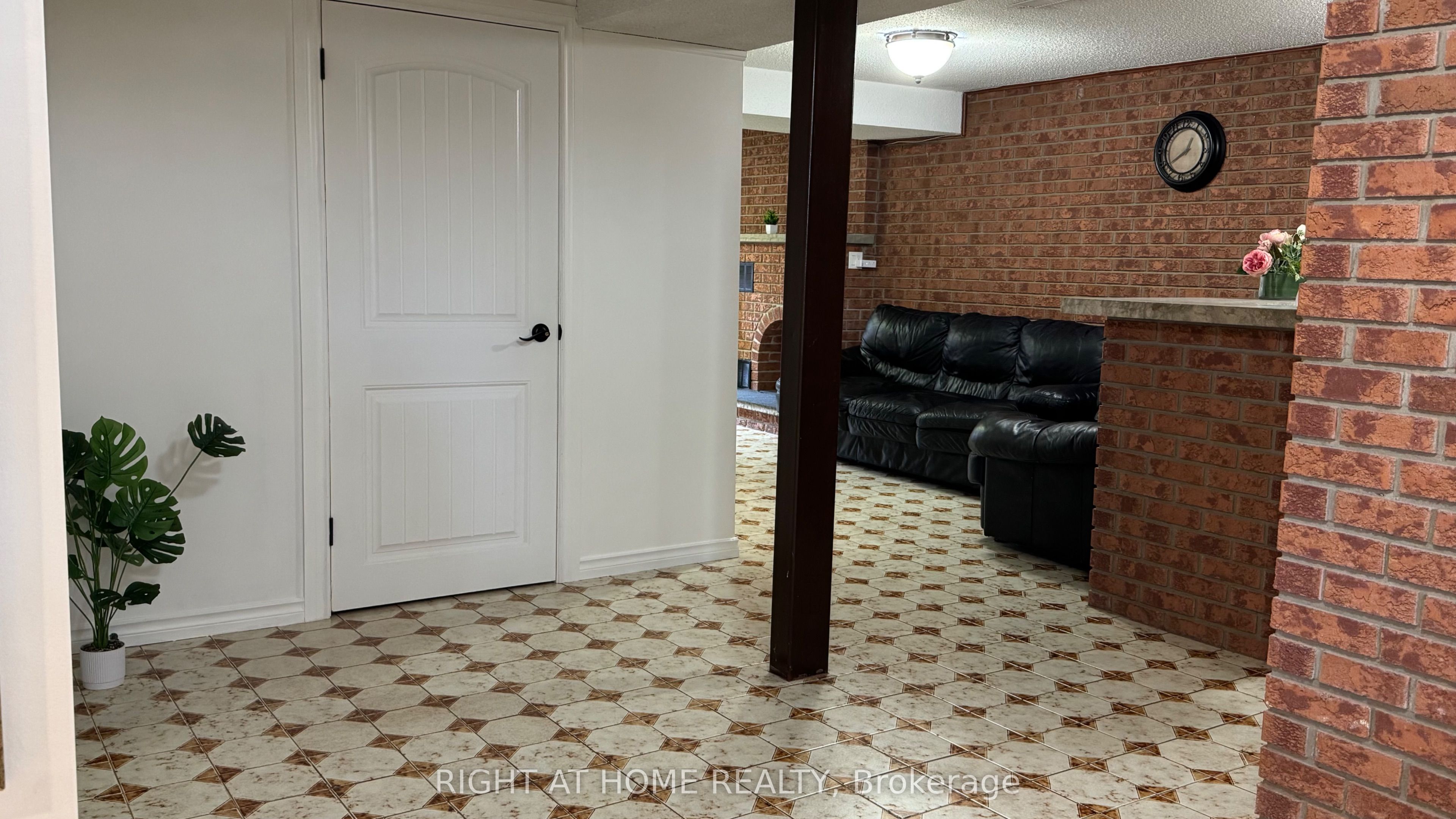 31 Whitburn Crescent Lower Level Property Photo 8
