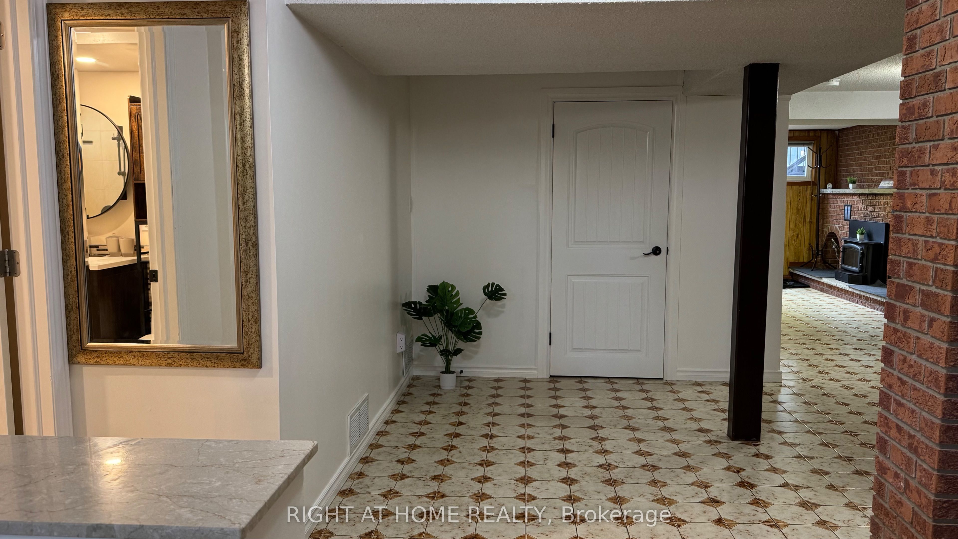 31 Whitburn Crescent Lower Level Property Photo 9