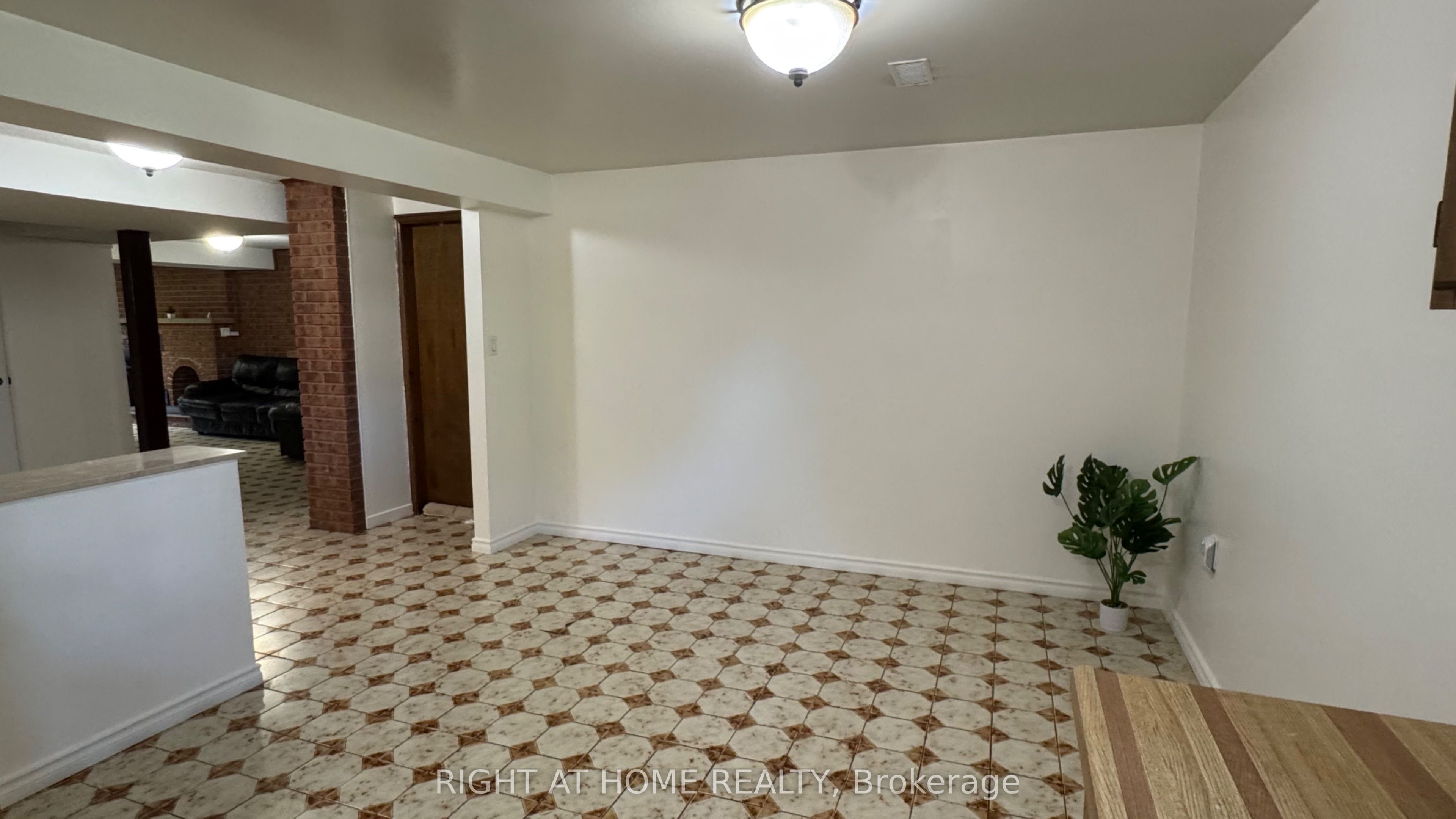 31 Whitburn Crescent Lower Level Property Photo 14