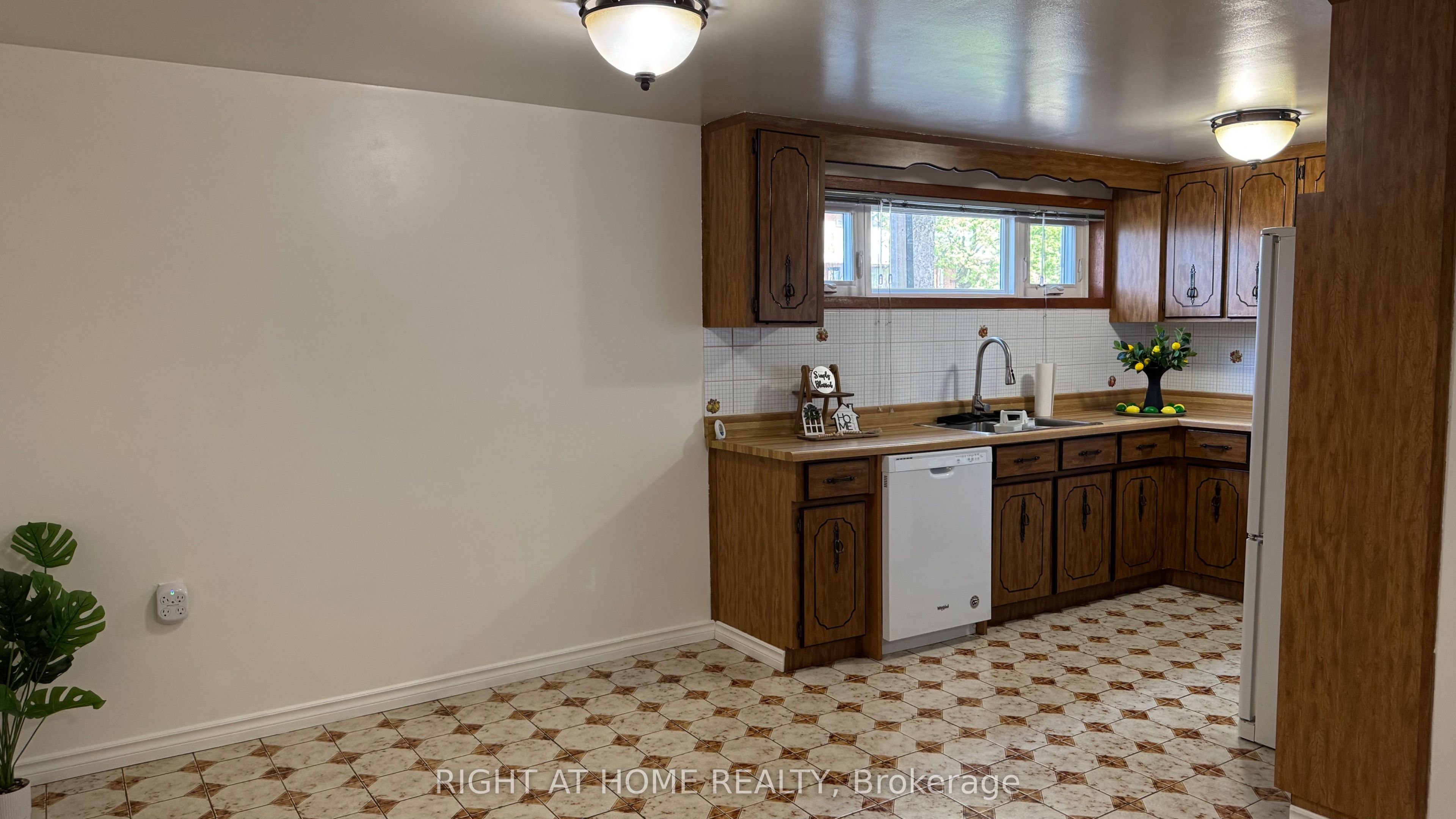 31 Whitburn Crescent Lower Level Property Photo 15
