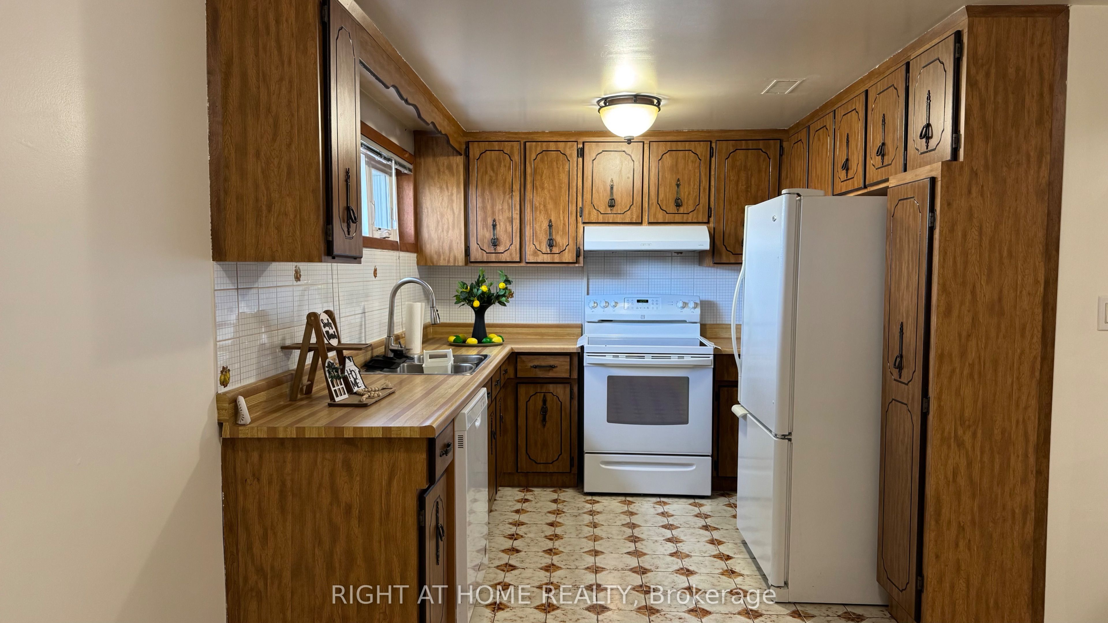 31 Whitburn Crescent Lower Level Property Photo 16