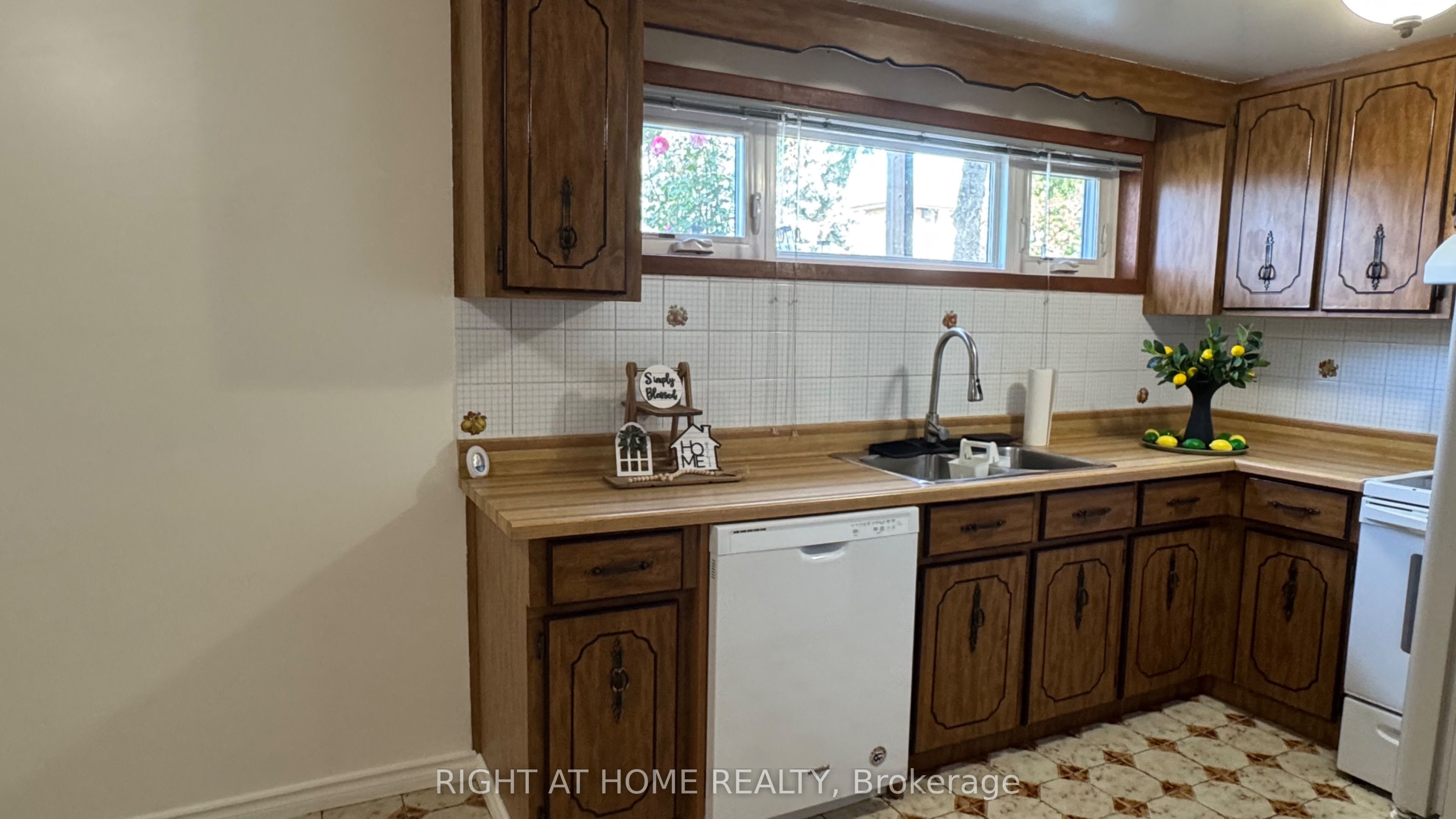 31 Whitburn Crescent Lower Level Property Photo 17