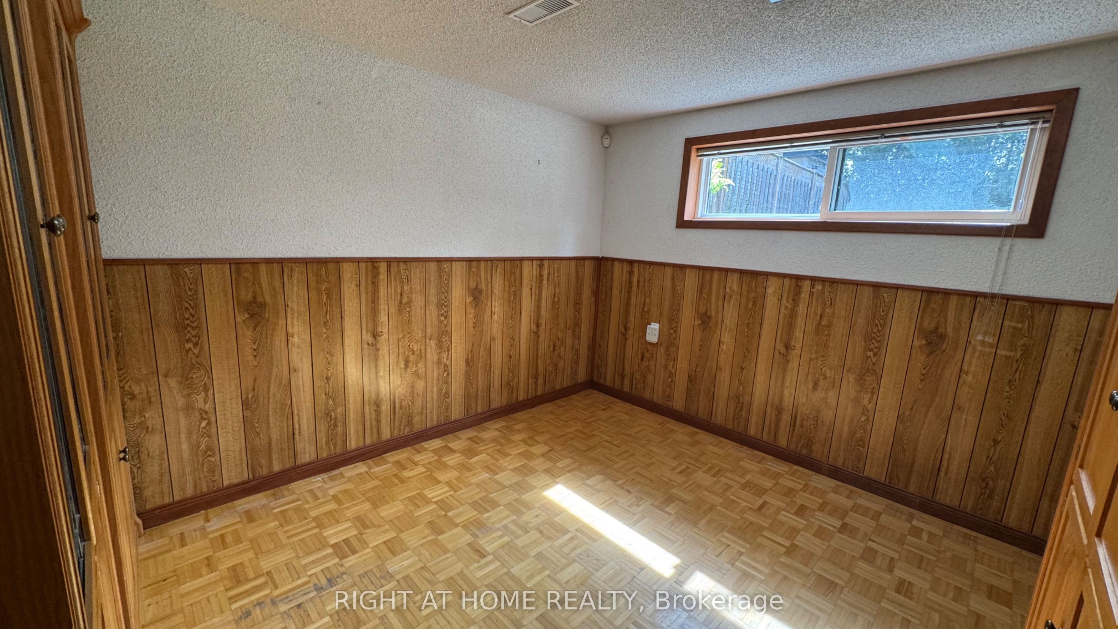 31 Whitburn Crescent Lower Level Property Photo 18