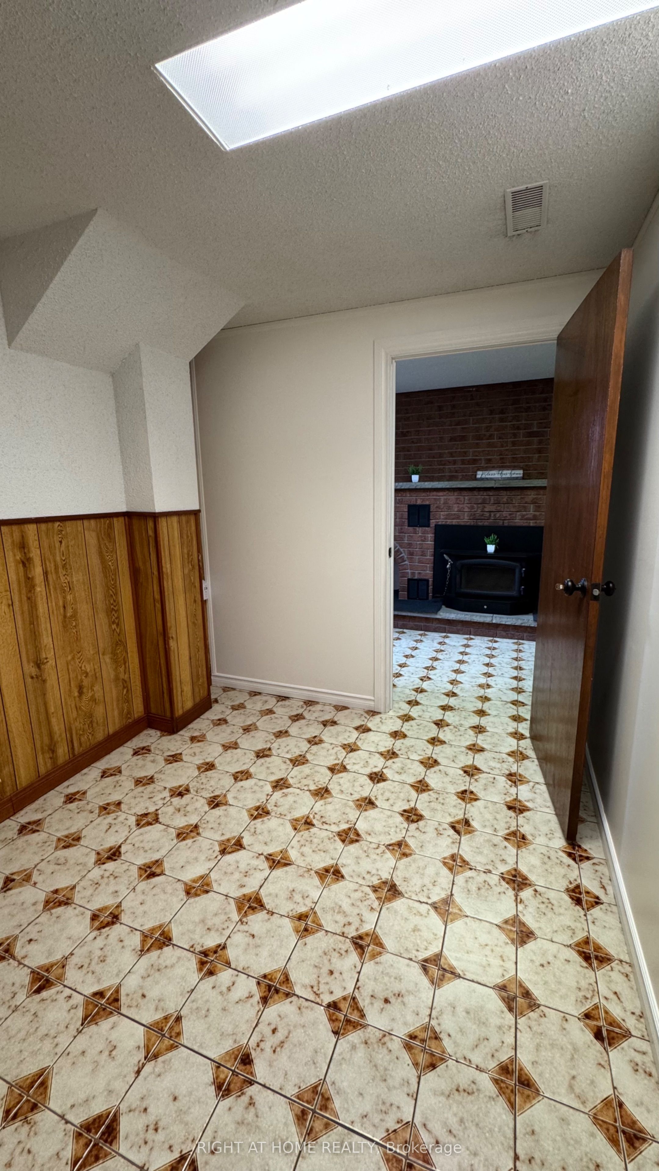 31 Whitburn Crescent Lower Level Property Photo 22
