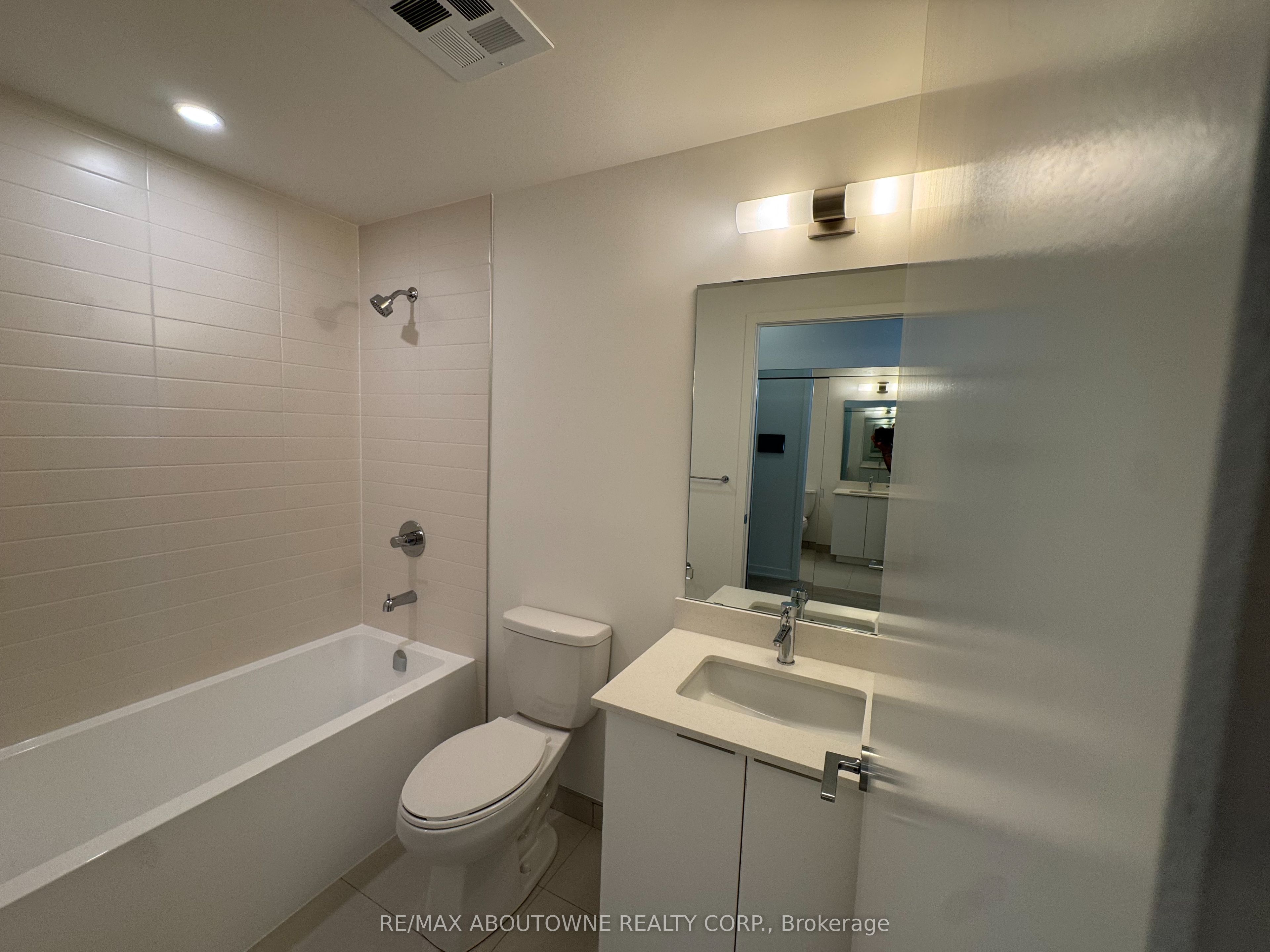 3079 Trafalgar Road 906 Property Photo 7
