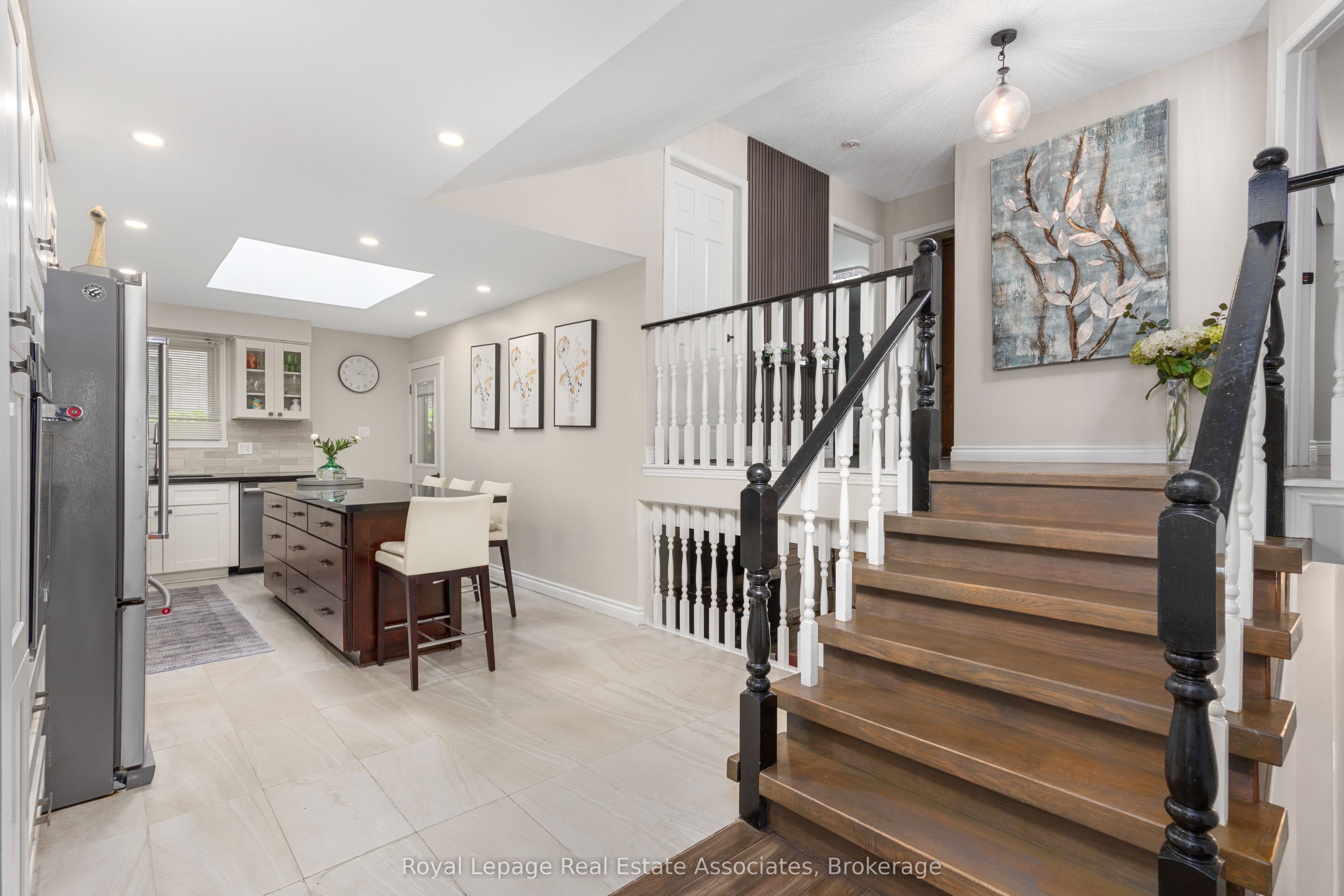 537 Mathewman Crescent Property Photo 8